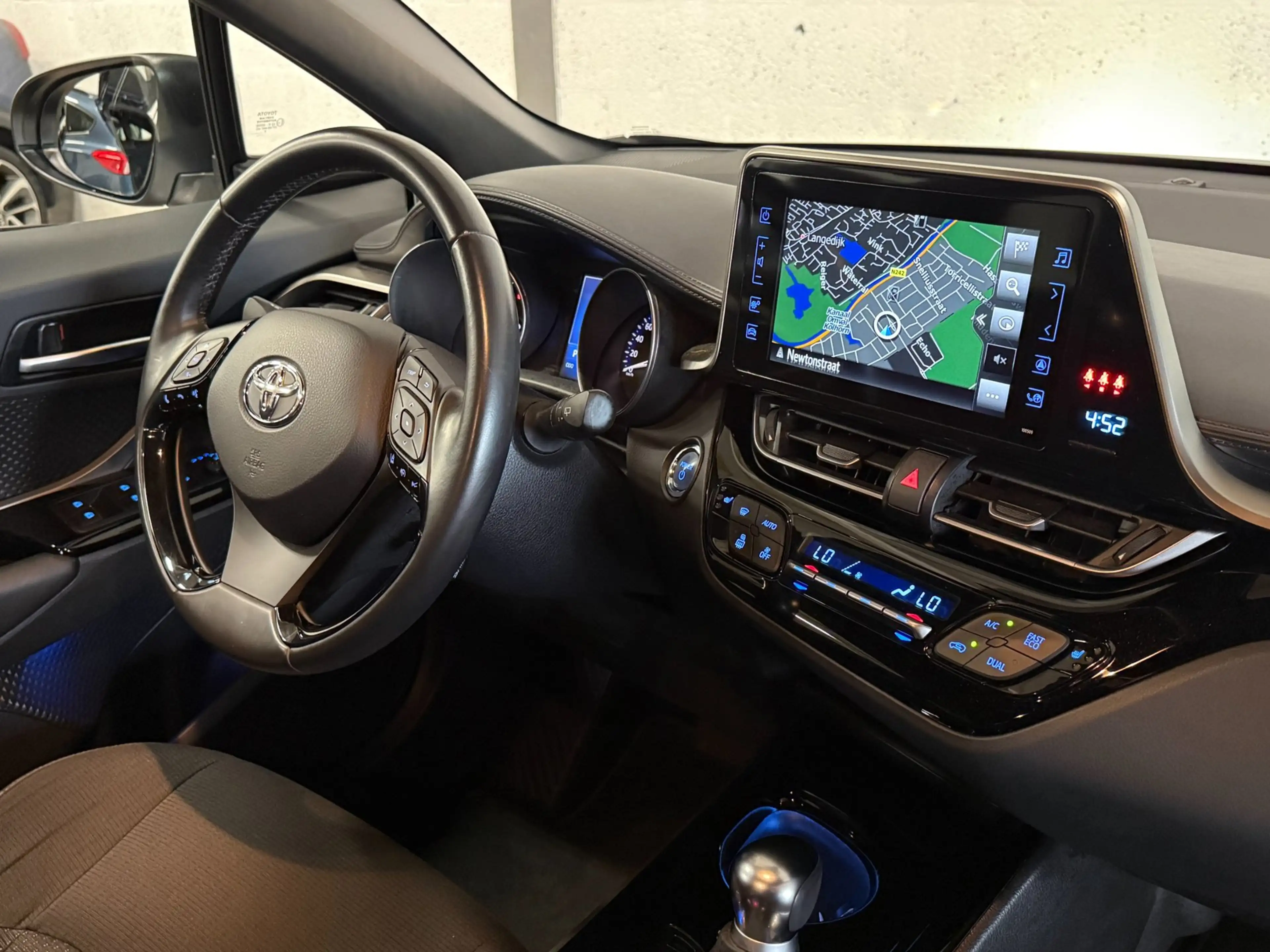 Toyota C-HR 1.8 Hybrid Navi|Camera|Cruise|Trekhaak|Dealer Onde — photo 2
