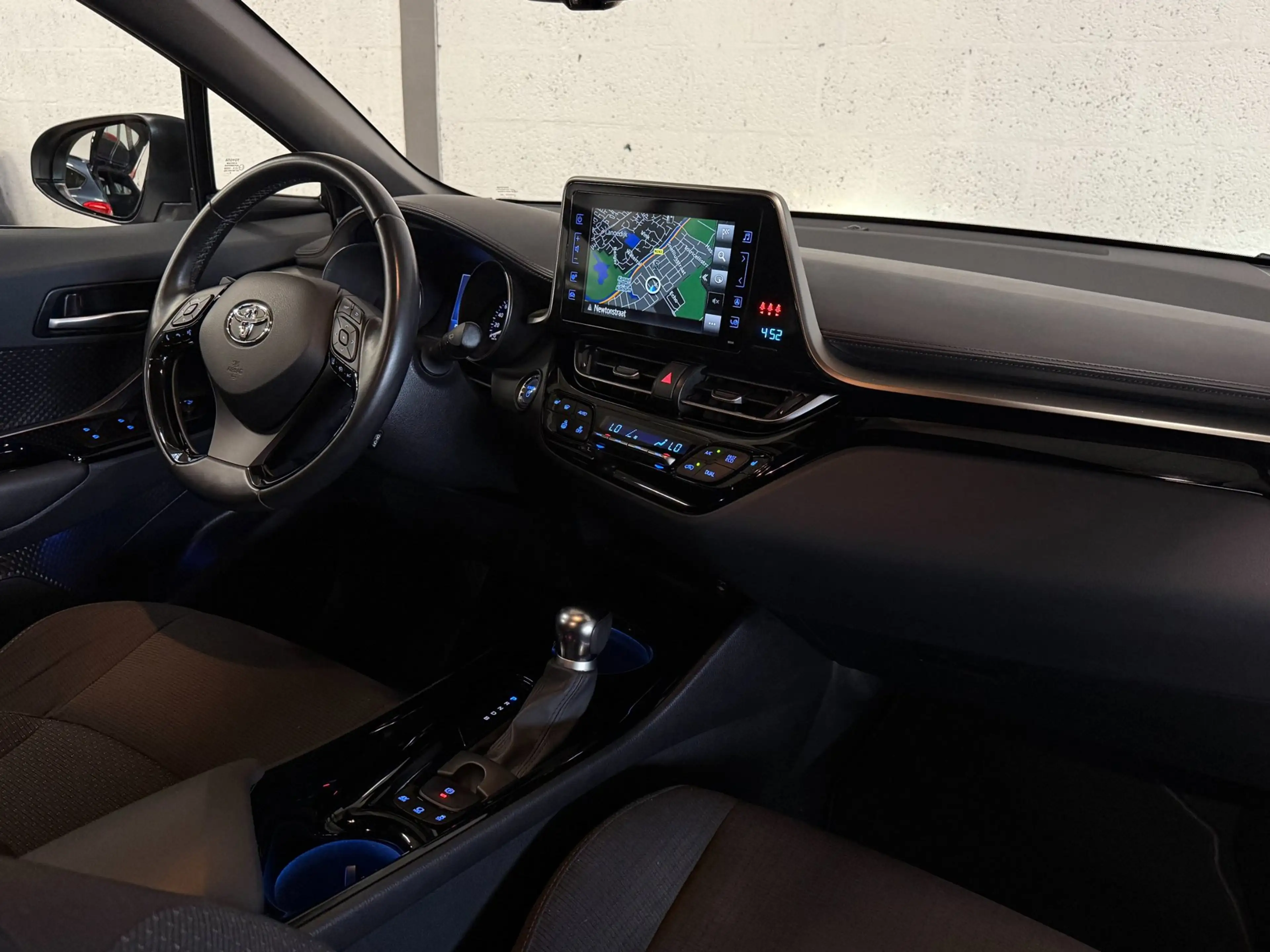 Toyota C-HR 1.8 Hybrid Navi|Camera|Cruise|Trekhaak|Dealer Onde — photo 11