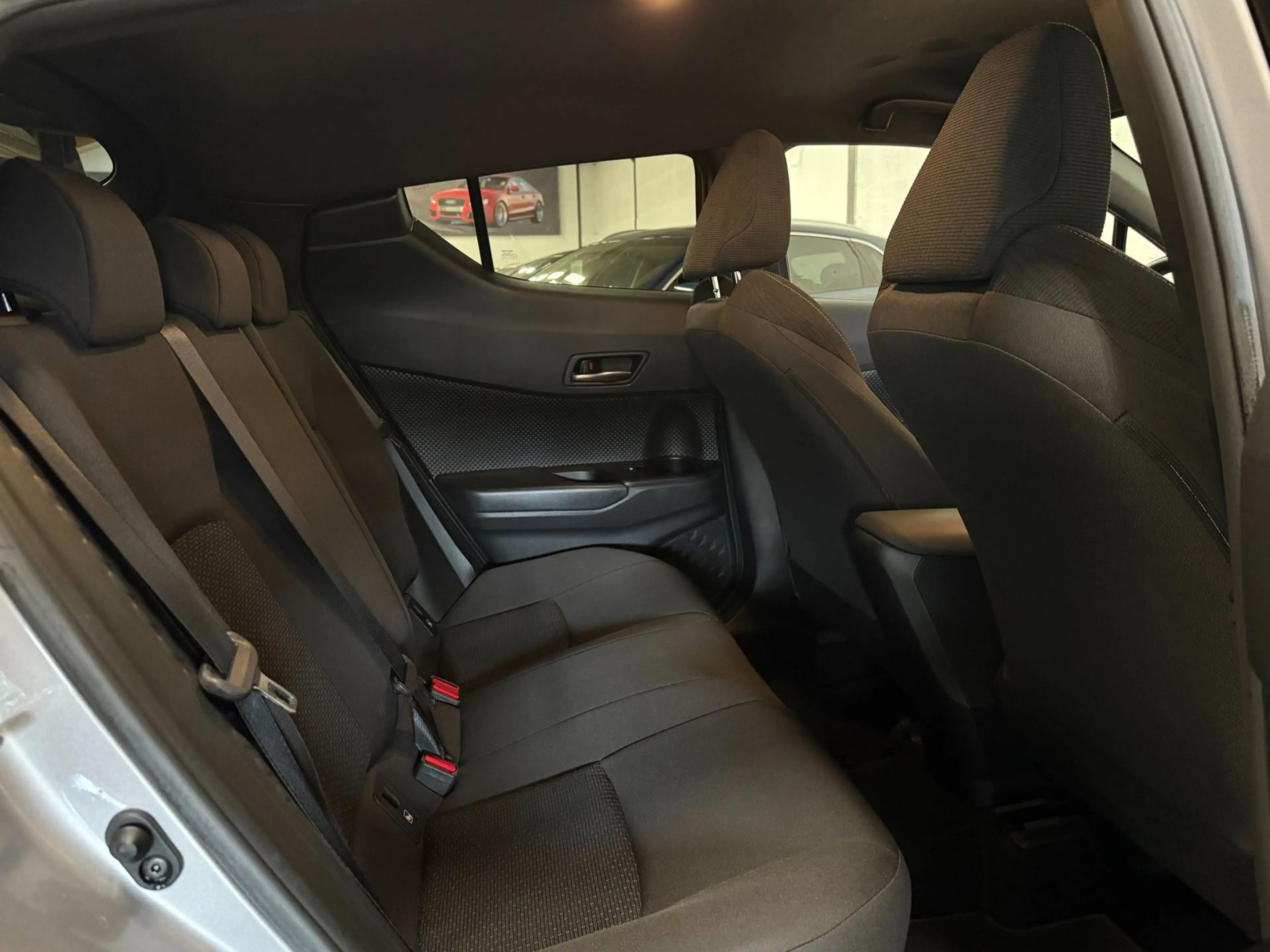 Toyota C-HR 1.8 Hybrid Navi|Camera|Cruise|Trekhaak|Dealer Onde — photo 10