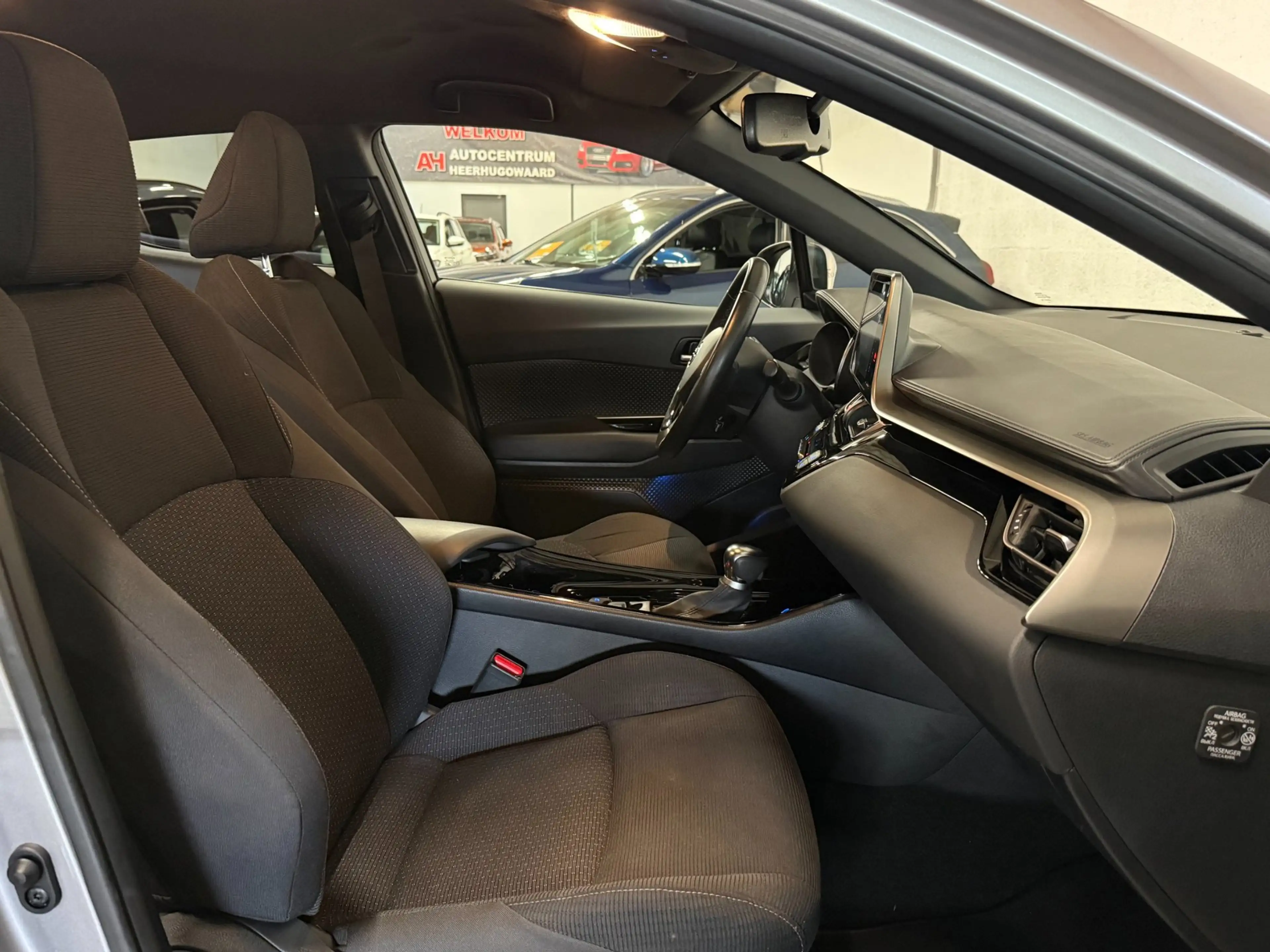 Toyota C-HR 1.8 Hybrid Navi|Camera|Cruise|Trekhaak|Dealer Onde — photo 12