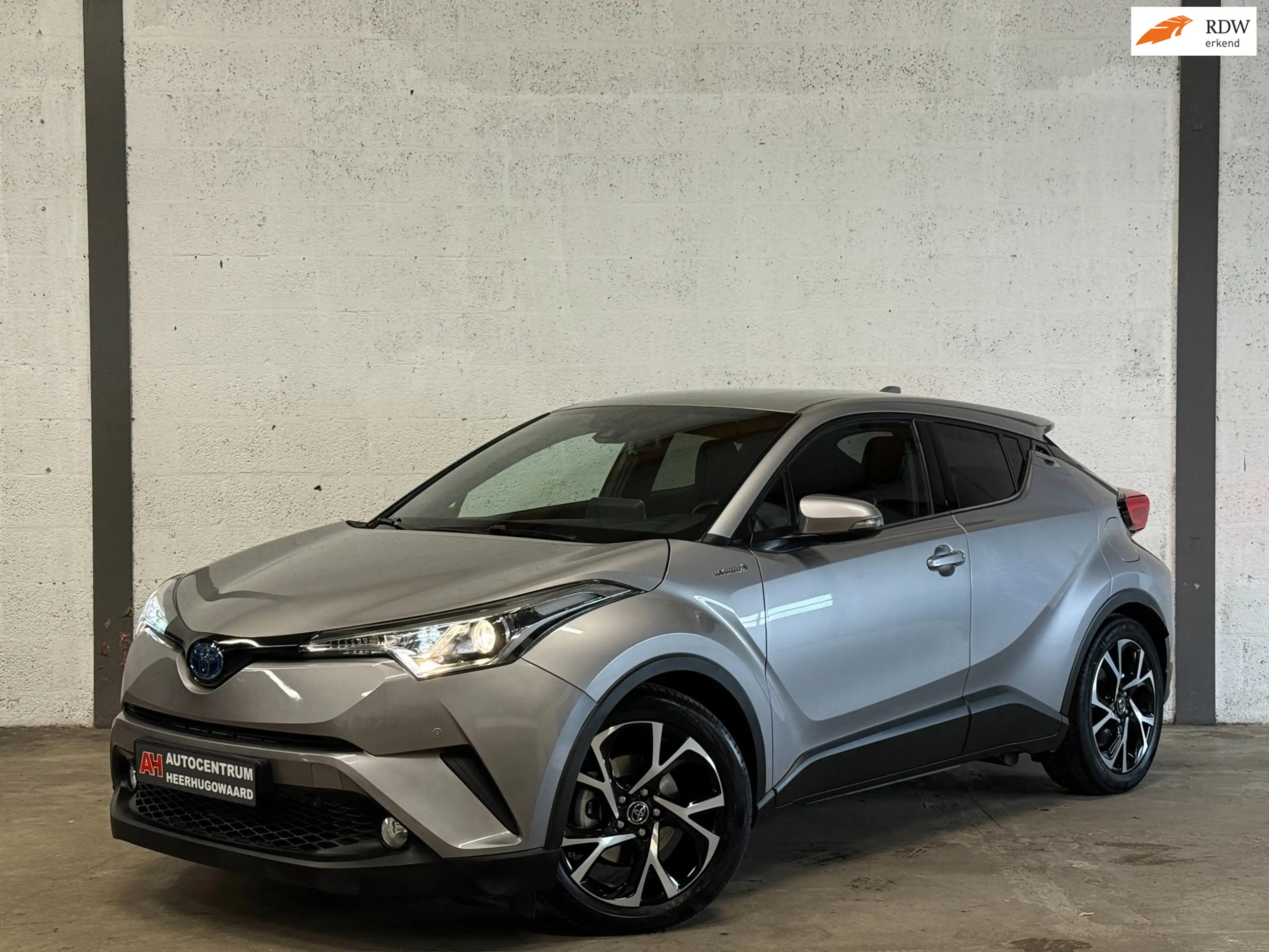 Toyota C-HR 1.8 Hybrid Navi|Camera|Cruise|Trekhaak|Dealer Onde