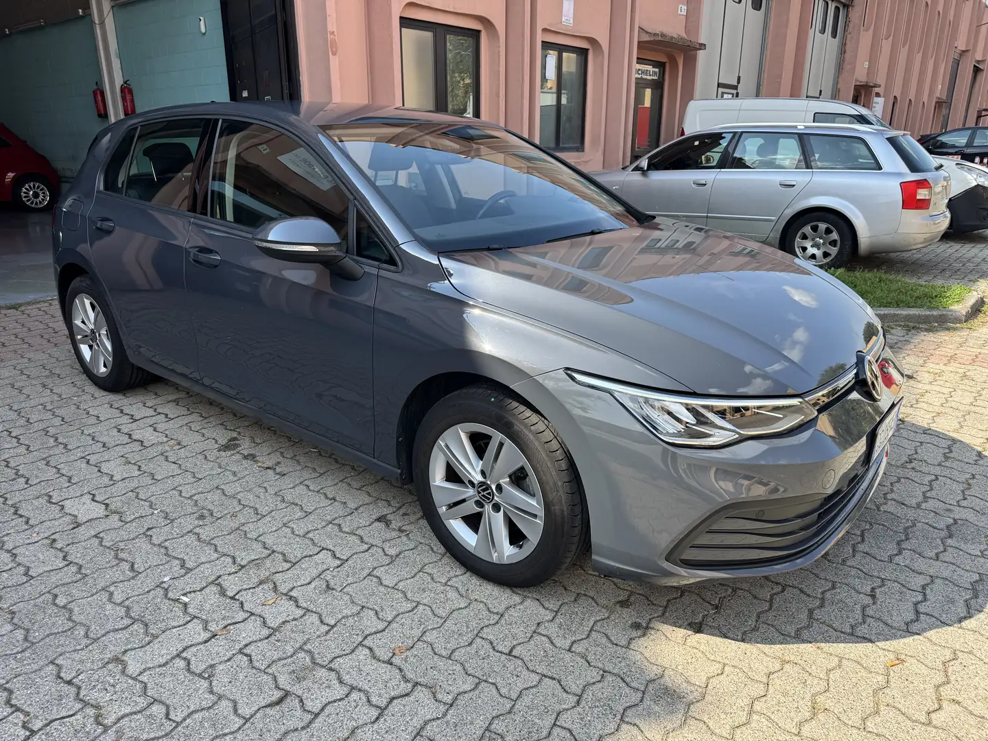 Volkswagen Golf Golf VIII 2020 1.0 etsi evo Life 110cv dsg Gris - 1