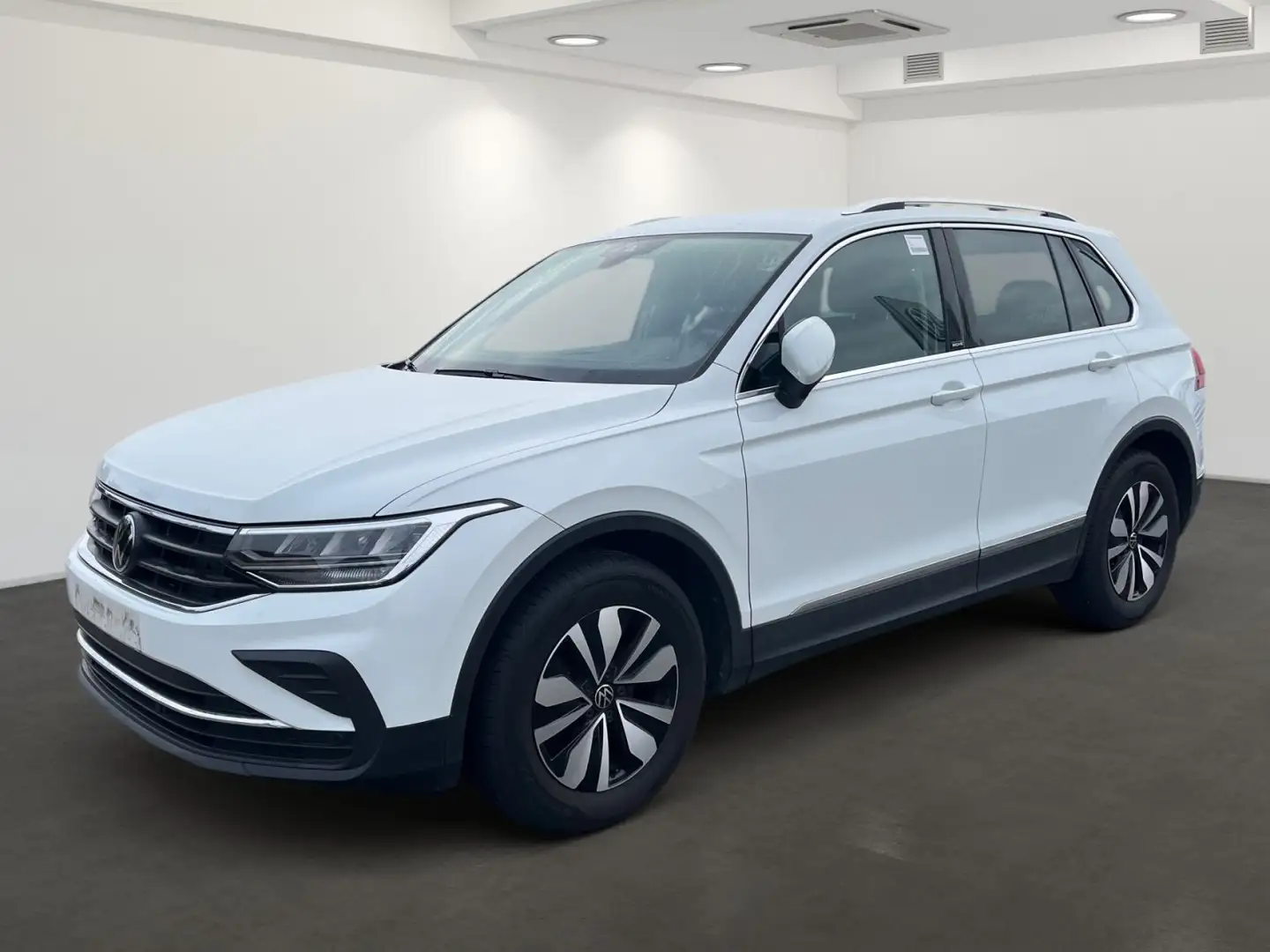 Volkswagen Tiguan 1.5 TSI Life Move DSG AHK Navi LED Weiß - 2