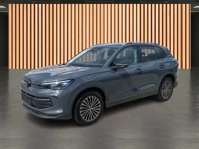 Volkswagen Tiguan view 2