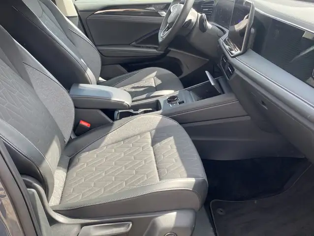 Volkswagen Tiguan view 11
