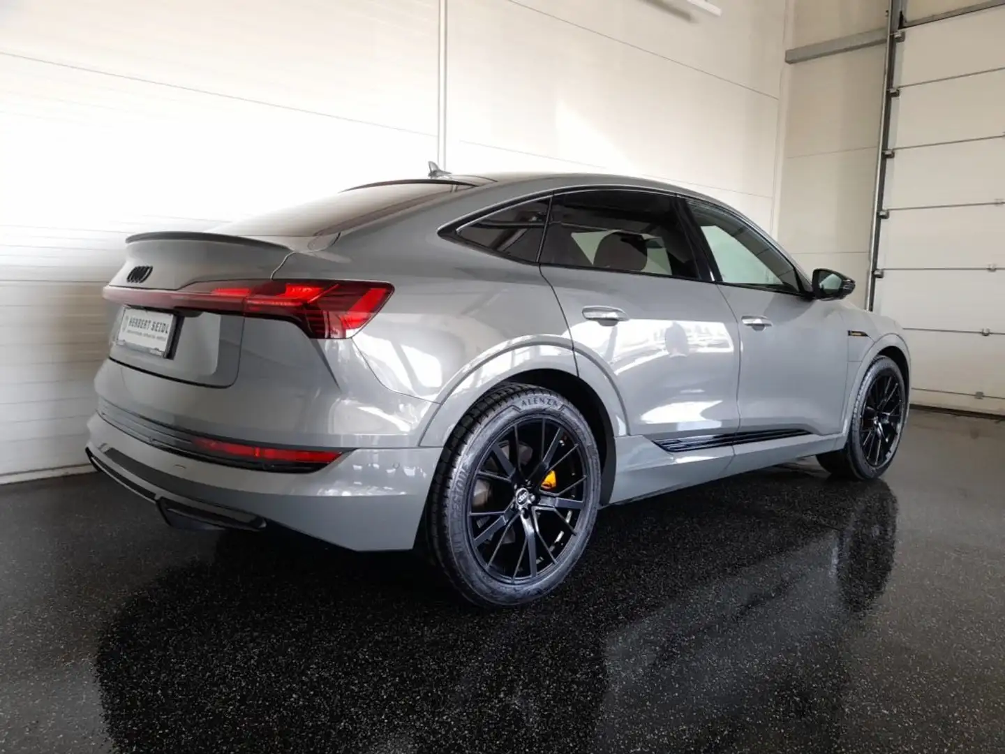 Audi e-tron SB 55 quattro S-LINE BLACK EDITION *NP: € 103.591,-- / LEDER MIT S-SPORTSITZEN / 21 ZOLL / 360° KAMERA / AMBIENTEBELEUCHT Grau - 2