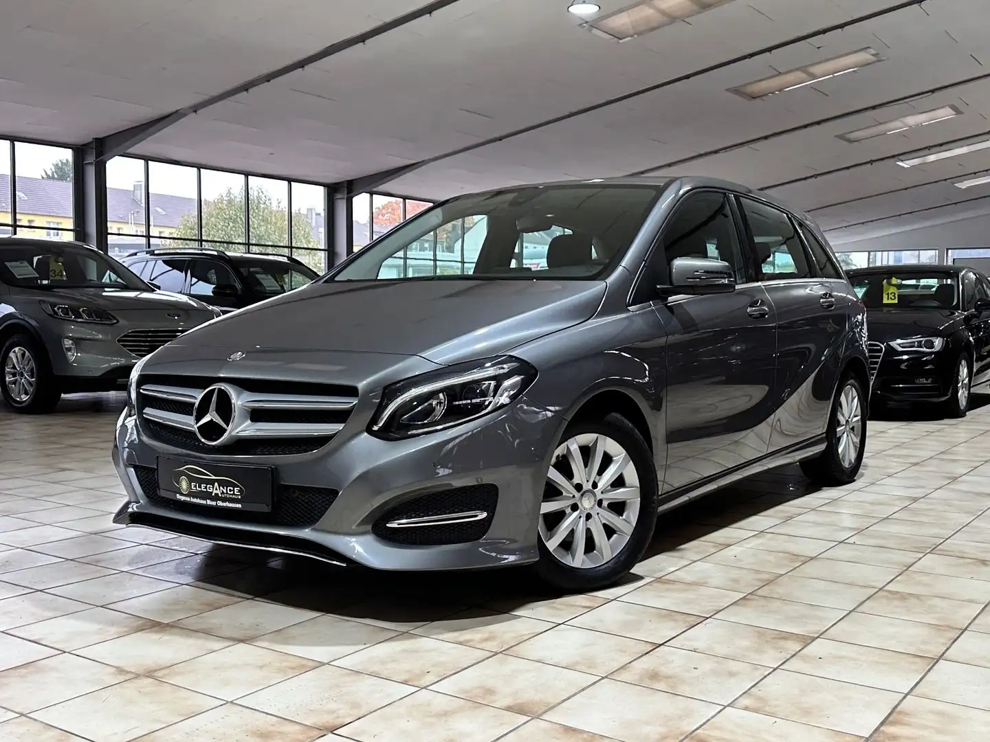 Mercedes-Benz B 220 4Matic*KAMERA*SHZ*AUTOMATIK*MFL* Grau - 1