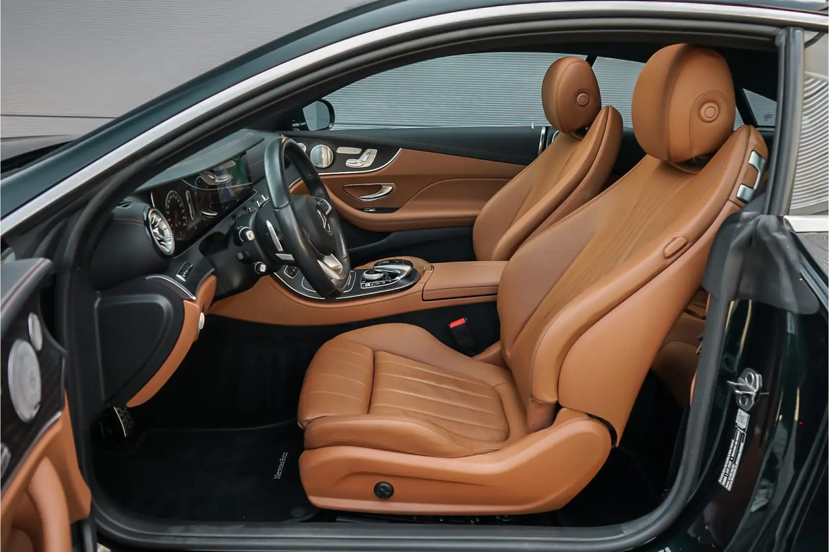 Mercedes-Benz E 200 Coupé Premium Plus AMG Pano Burmester Distronic Vert - 2