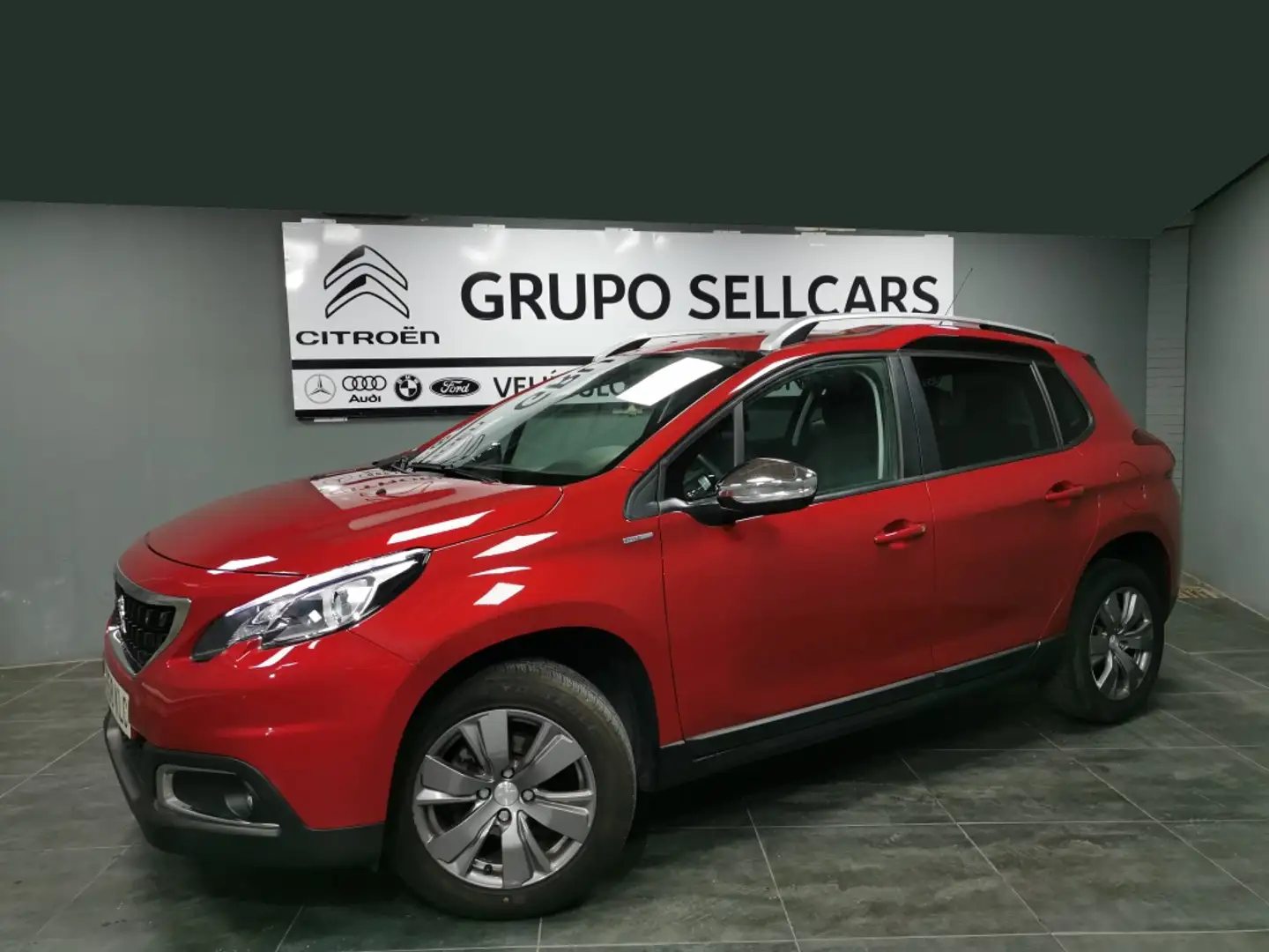 Peugeot 2008 1.5 BlueHDI S&S Style 100 Rouge - 2