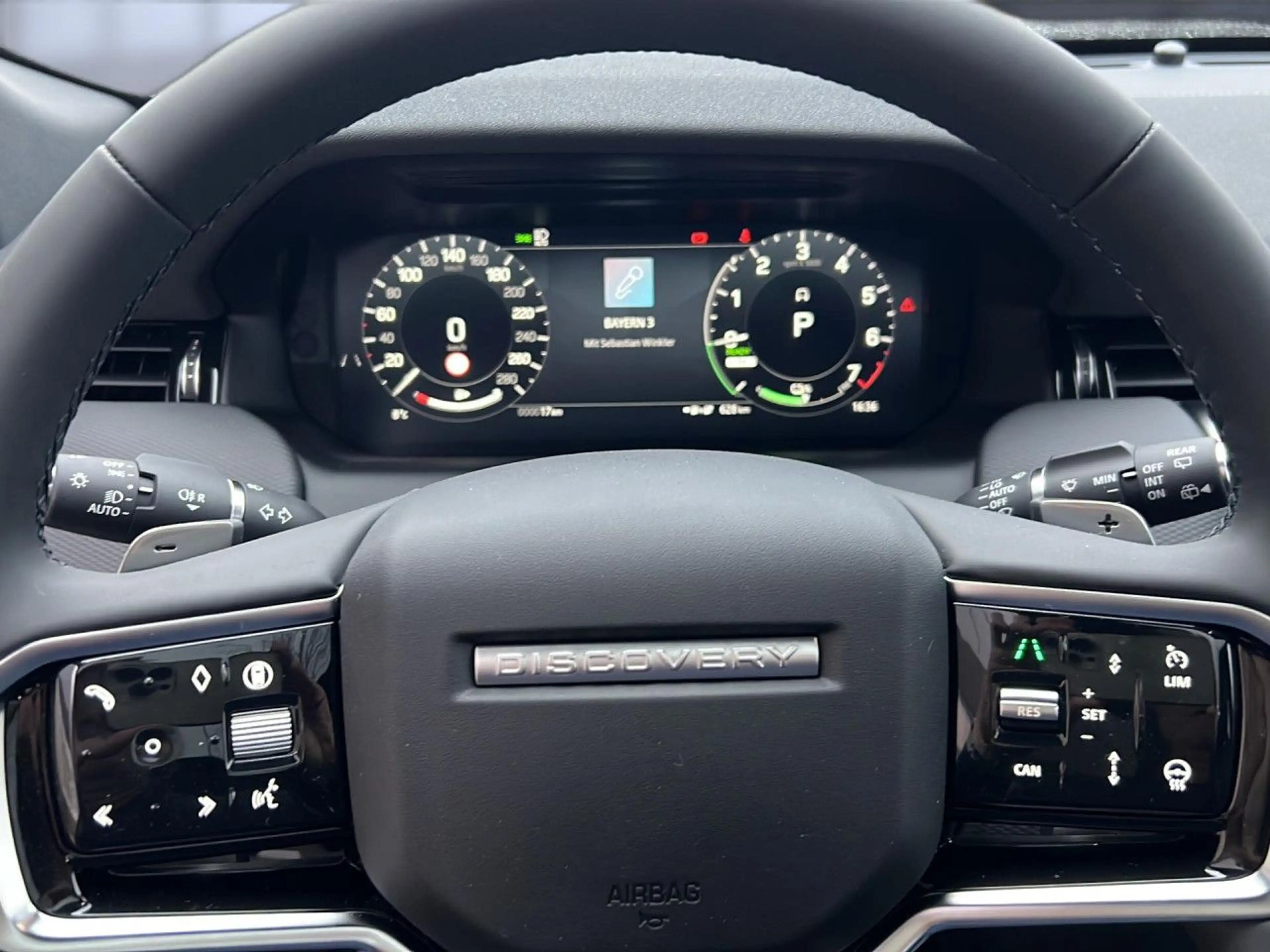 Land Rover Discovery Sport P270e Dynamic SE — photo 12