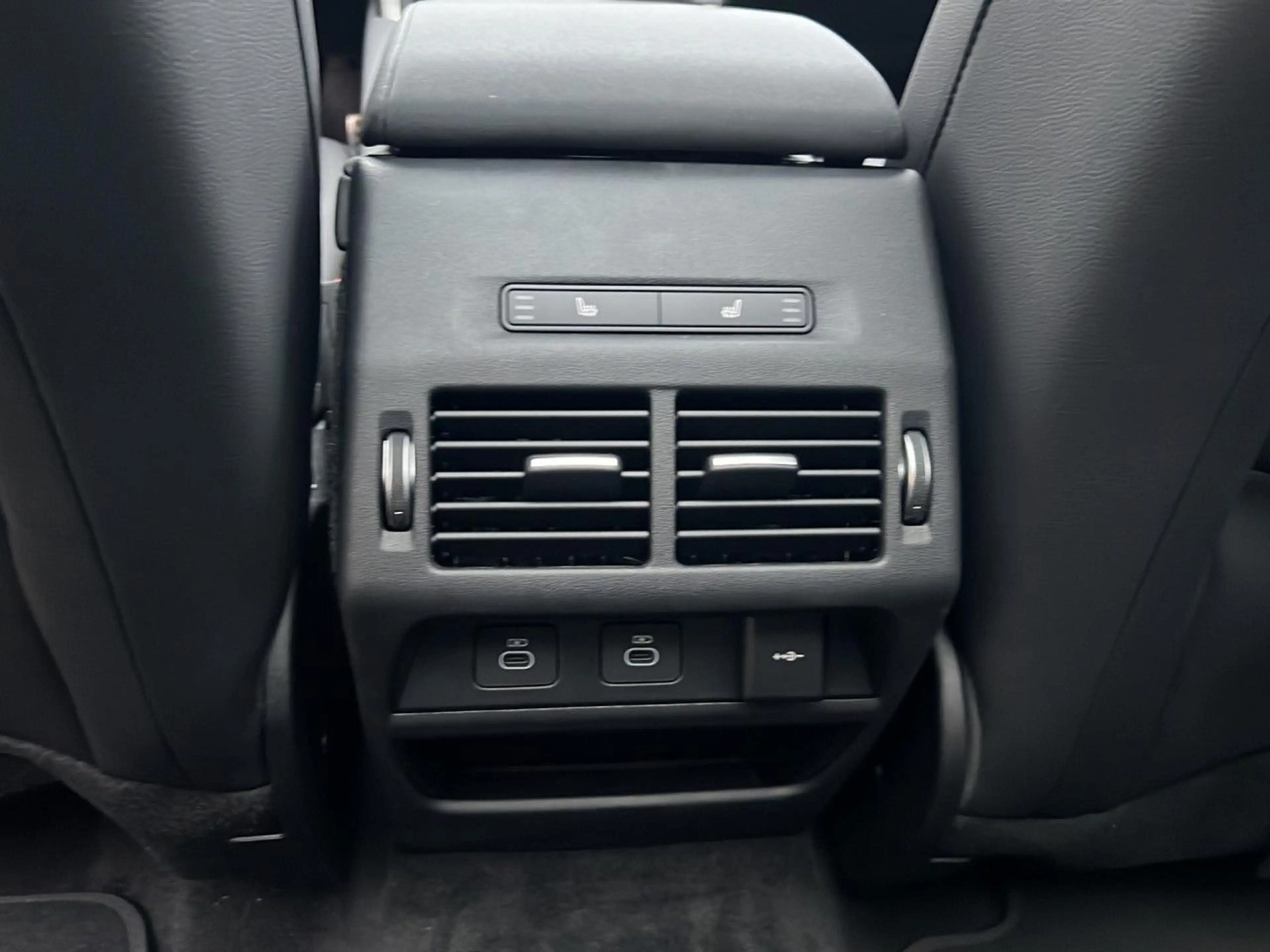 Land Rover Discovery Sport P270e Dynamic SE — photo 14