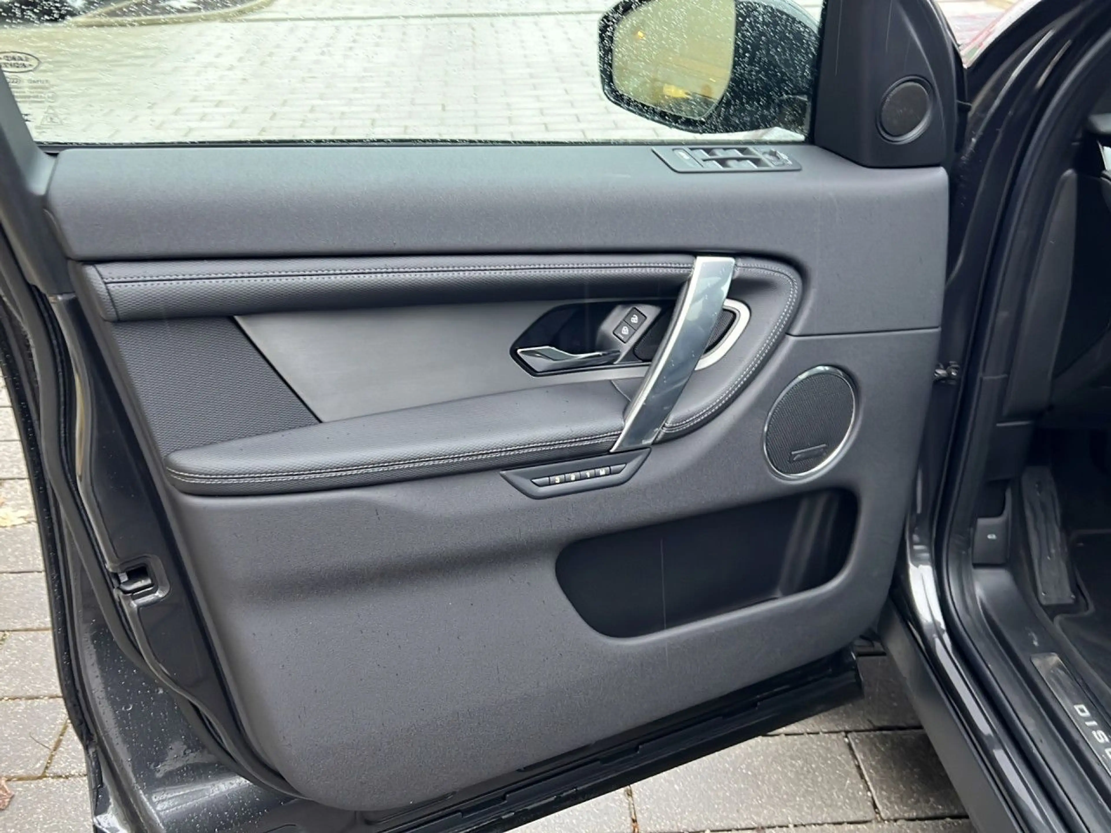 Land Rover Discovery Sport P270e Dynamic SE — photo 8