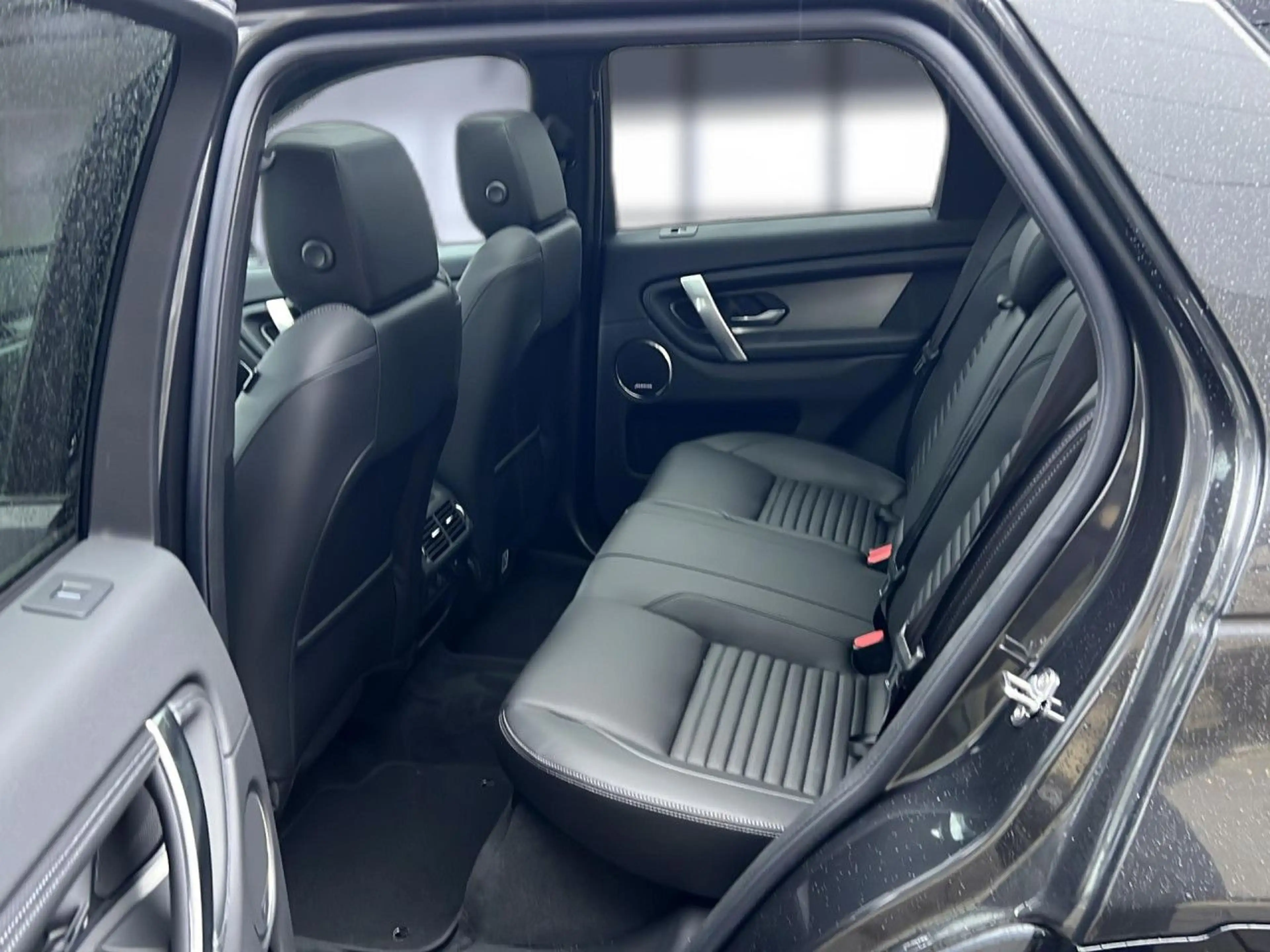 Land Rover Discovery Sport P270e Dynamic SE — photo 15