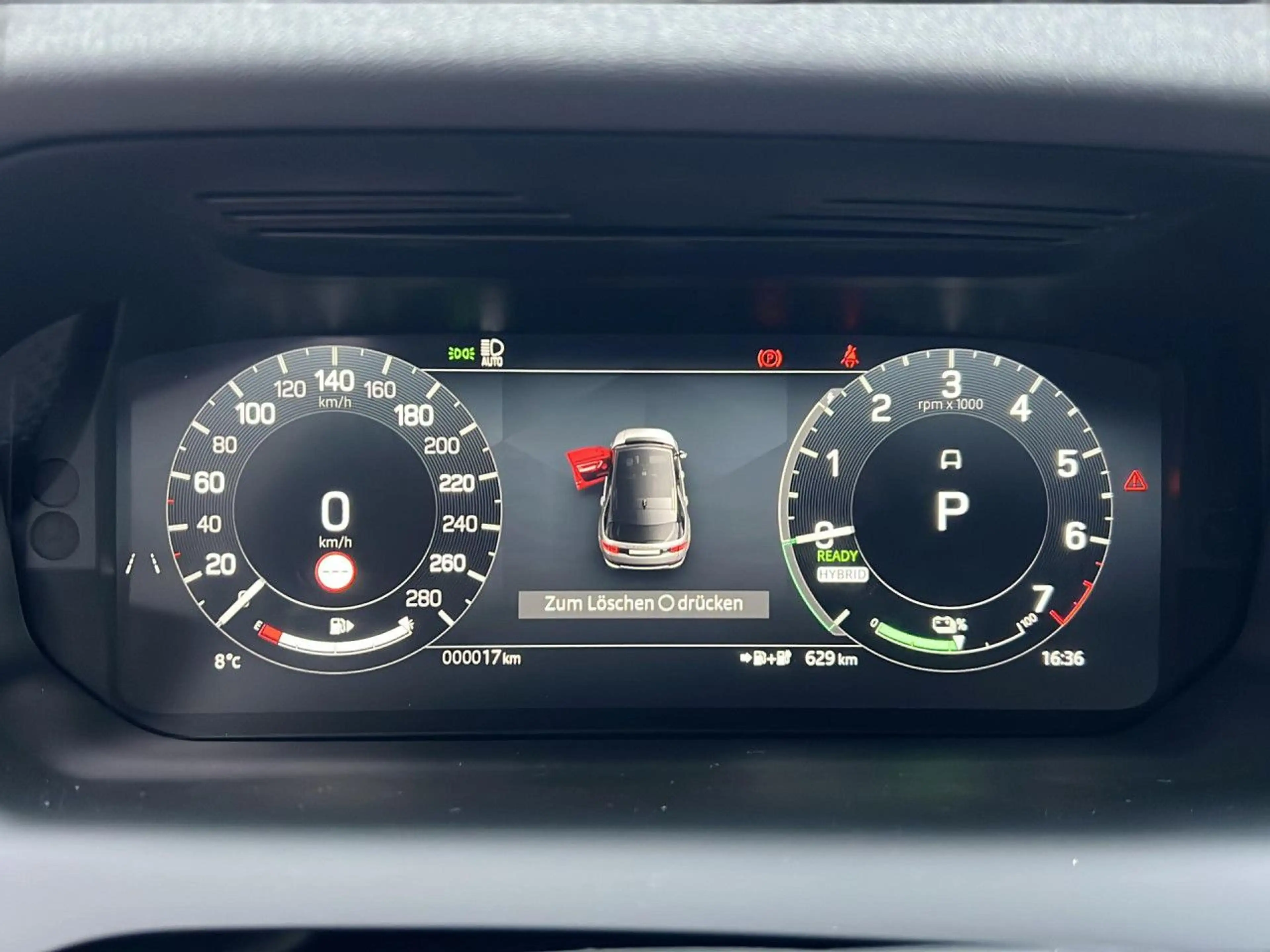 Land Rover Discovery Sport P270e Dynamic SE — photo 11