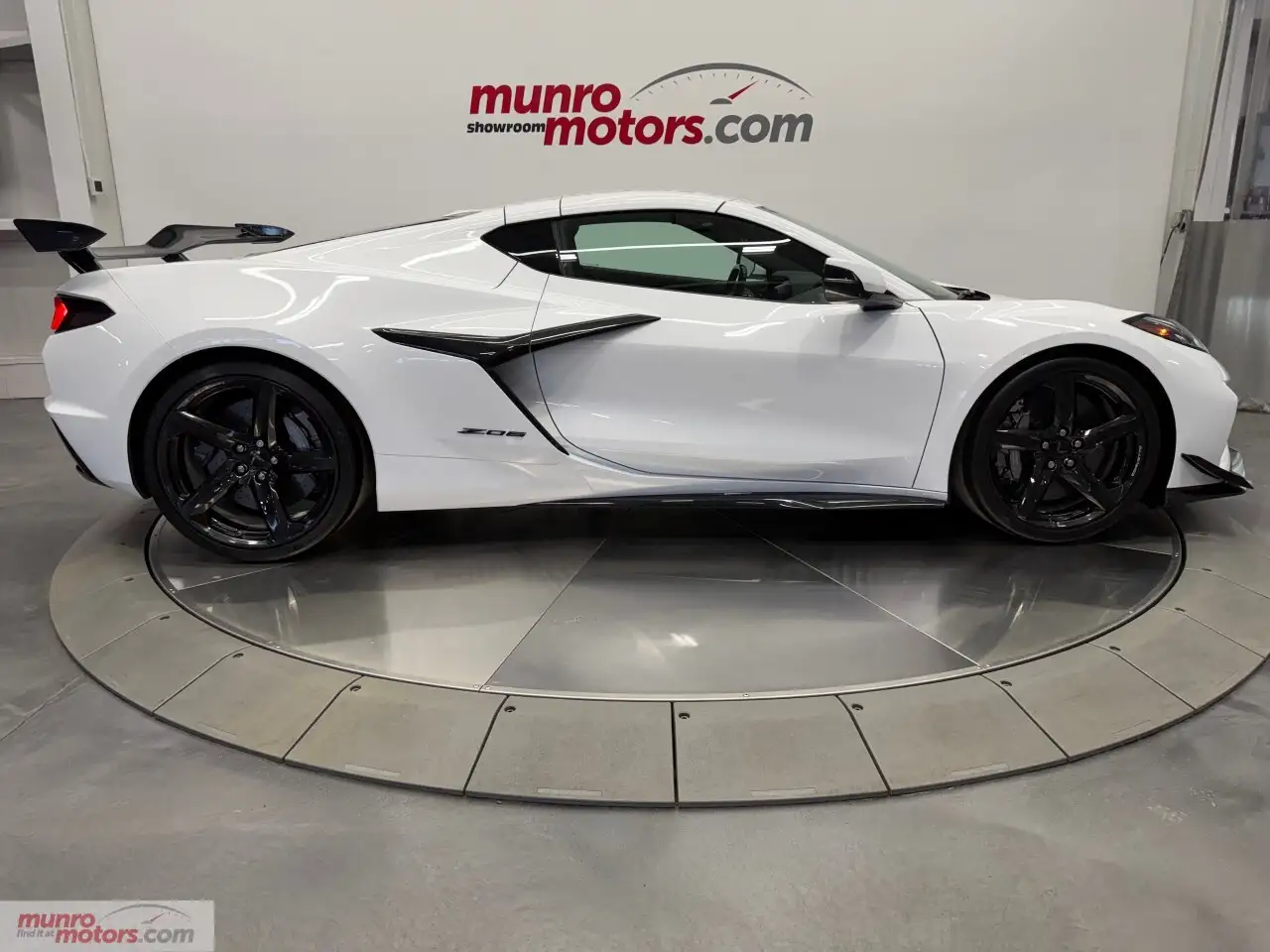 Chevrolet Corvette снимка Chevrolet Corvette