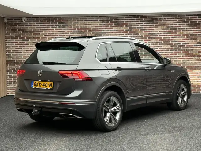 Volkswagen Tiguan view 2