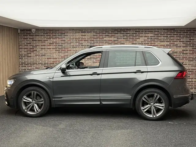 Volkswagen Tiguan view 4