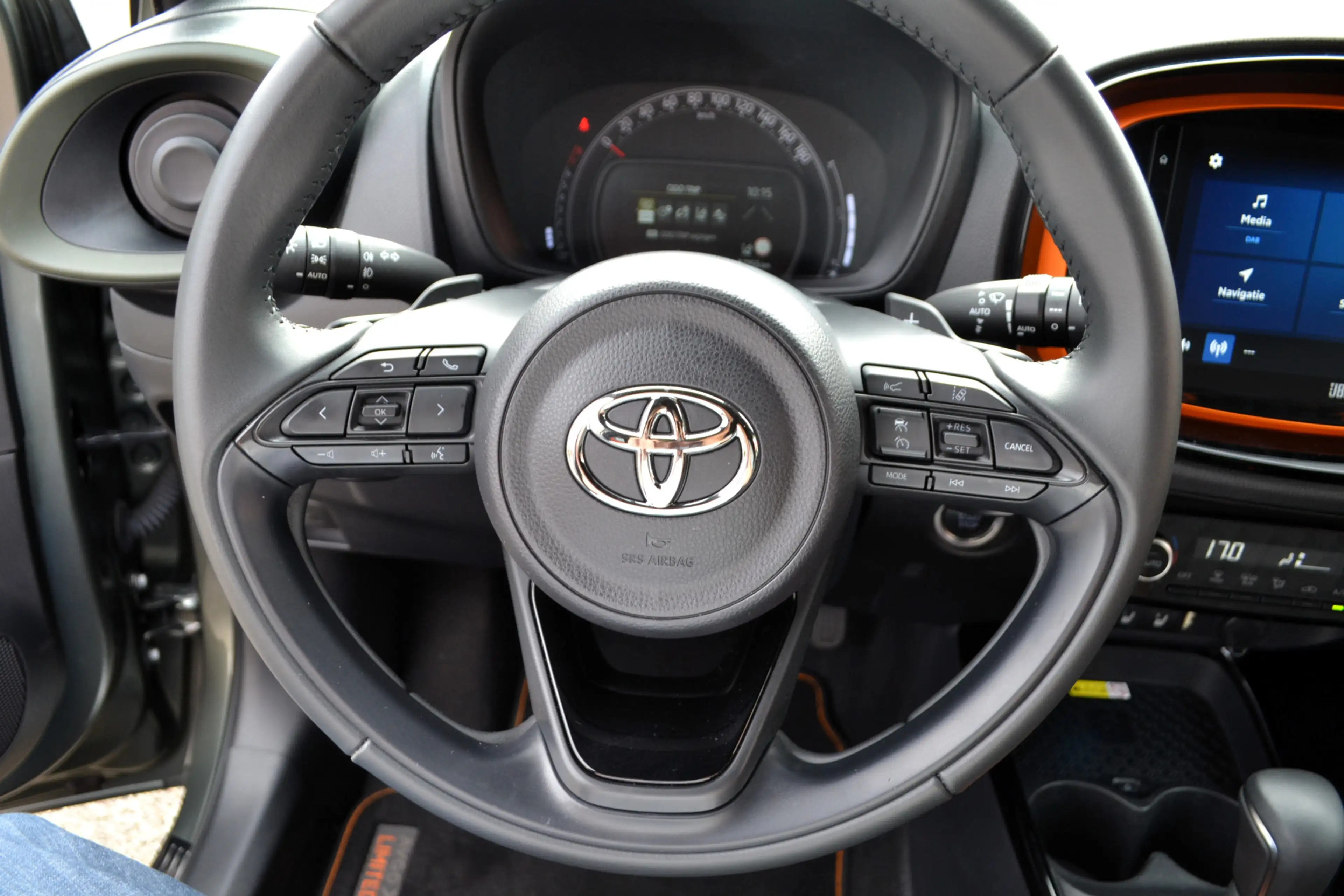 Toyota Aygo X 1.0 VVT-i Automaat, Limited, Clima, Navi, Pdc V+A, — photo 7
