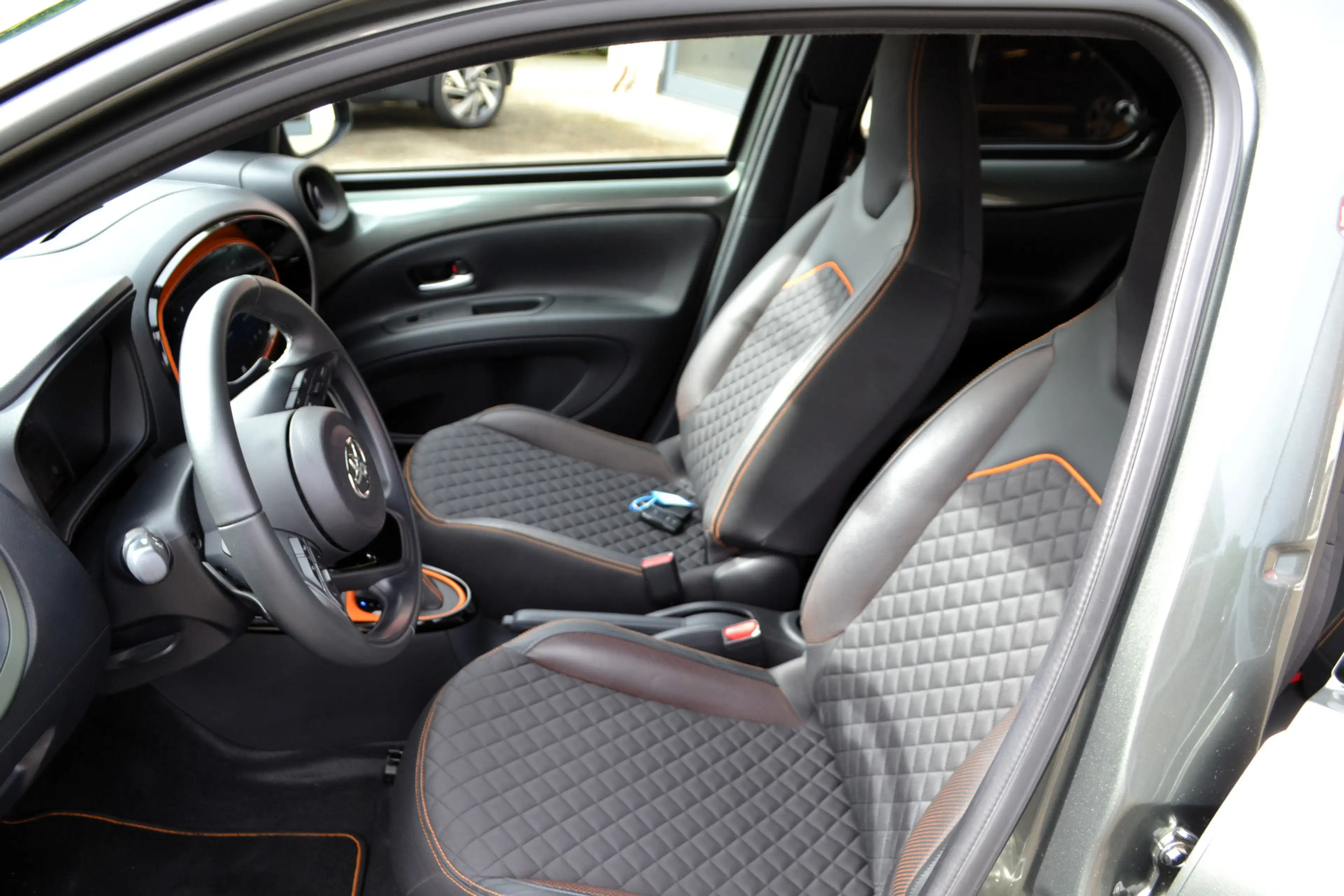 Toyota Aygo X 1.0 VVT-i Automaat, Limited, Clima, Navi, Pdc V+A, — photo 6