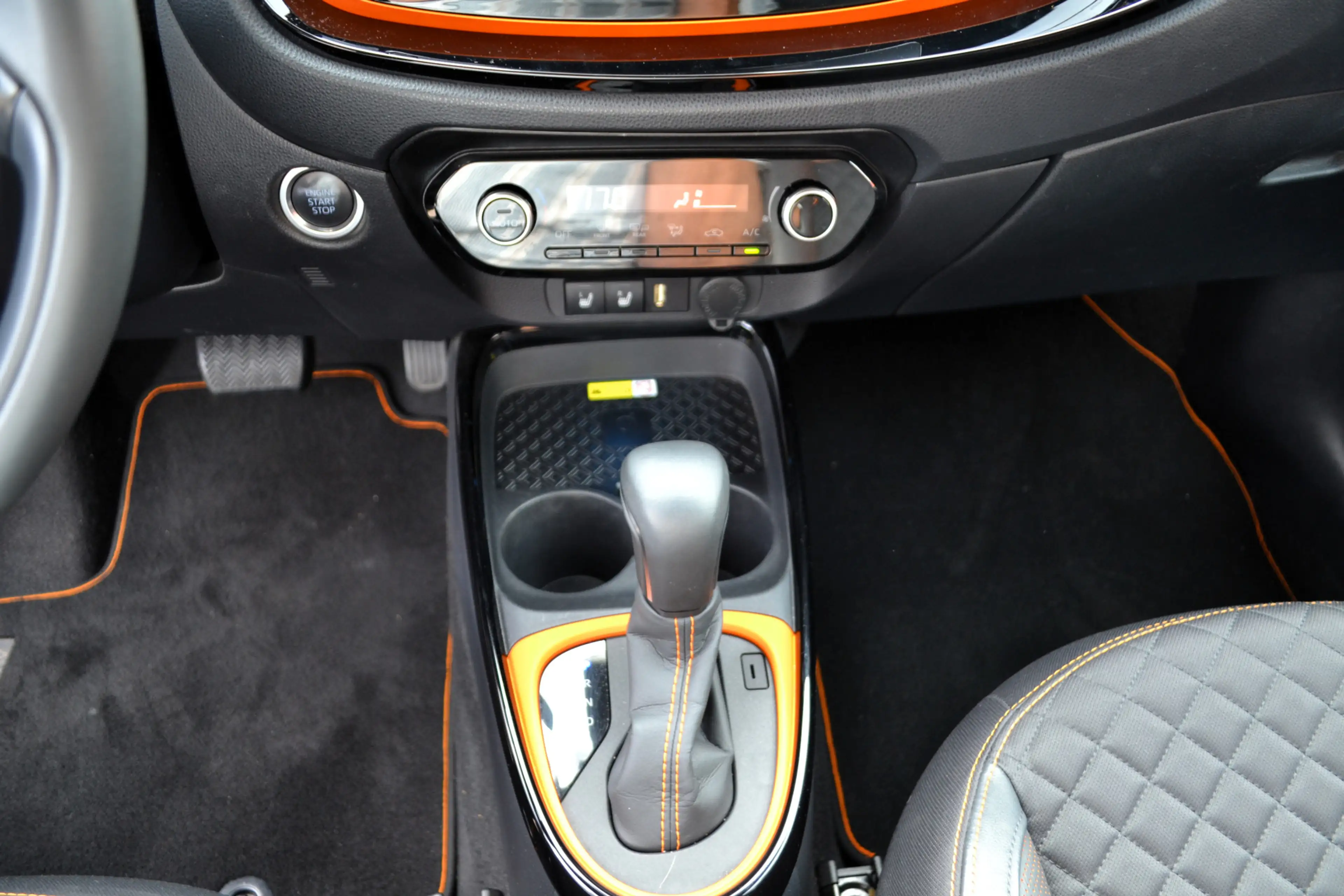Toyota Aygo X 1.0 VVT-i Automaat, Limited, Clima, Navi, Pdc V+A, — photo 13