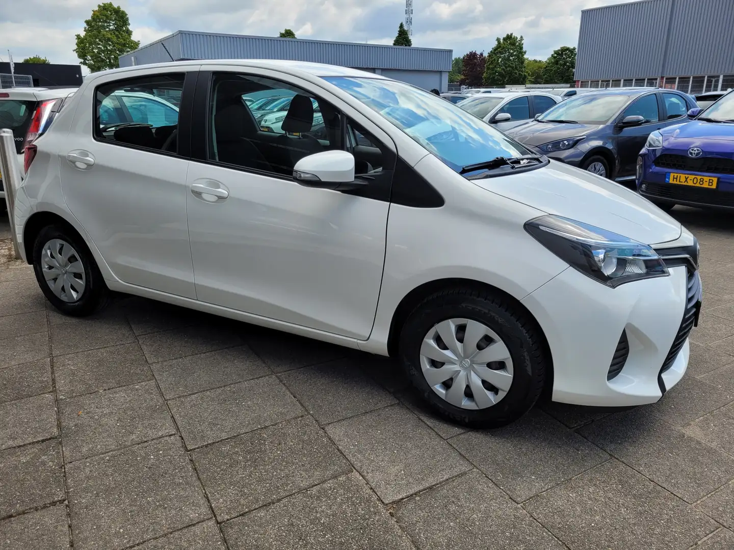 Toyota Yaris 1.0 VVT-i Now Airco Incl. aflev. controle, nieuwe Wit - 2