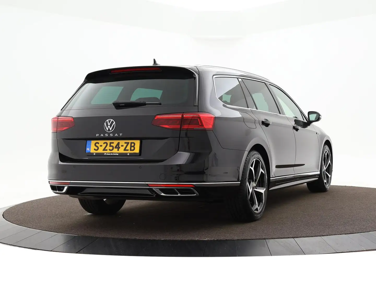 Volkswagen Passat Variant 1.5 TSI 150pk DSG R-Line Business + · Camera · Mat Noir - 2