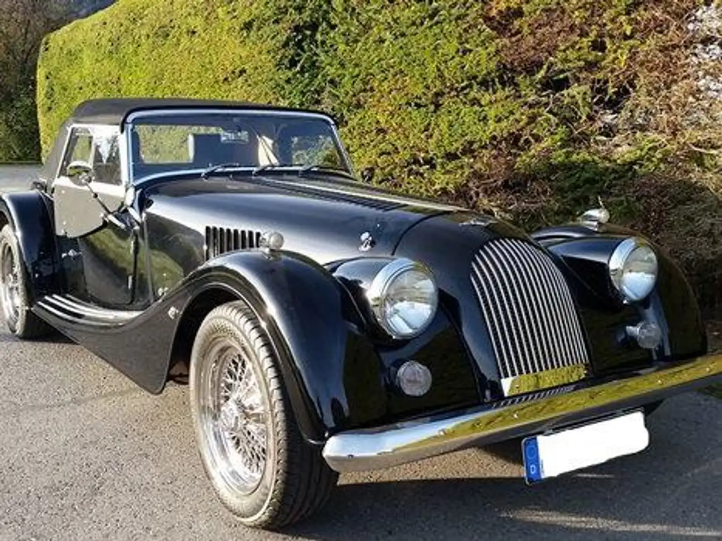 Morgan Plus 4 Schwarze Ikone mit Charakter und Stil Schwarz - 1