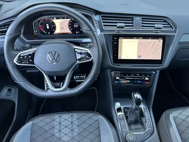 Volkswagen Tiguan Allspace view 11