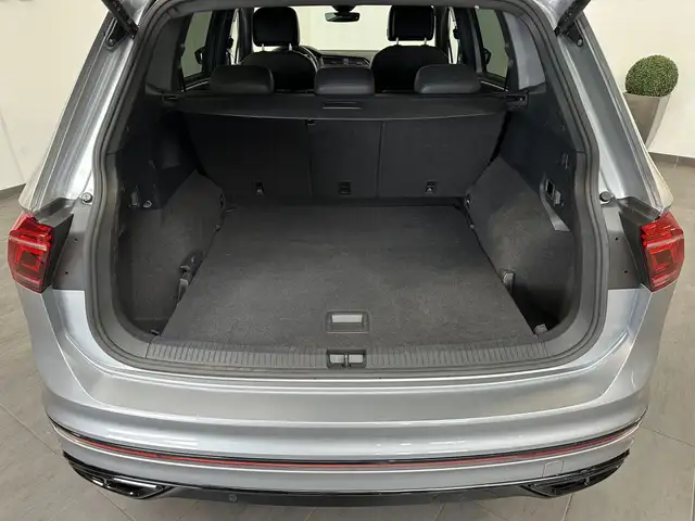 Volkswagen Tiguan Allspace view 6