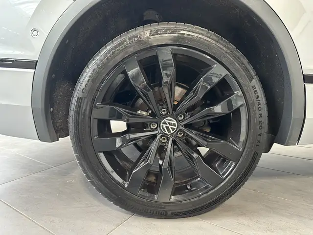Volkswagen Tiguan Allspace view 3
