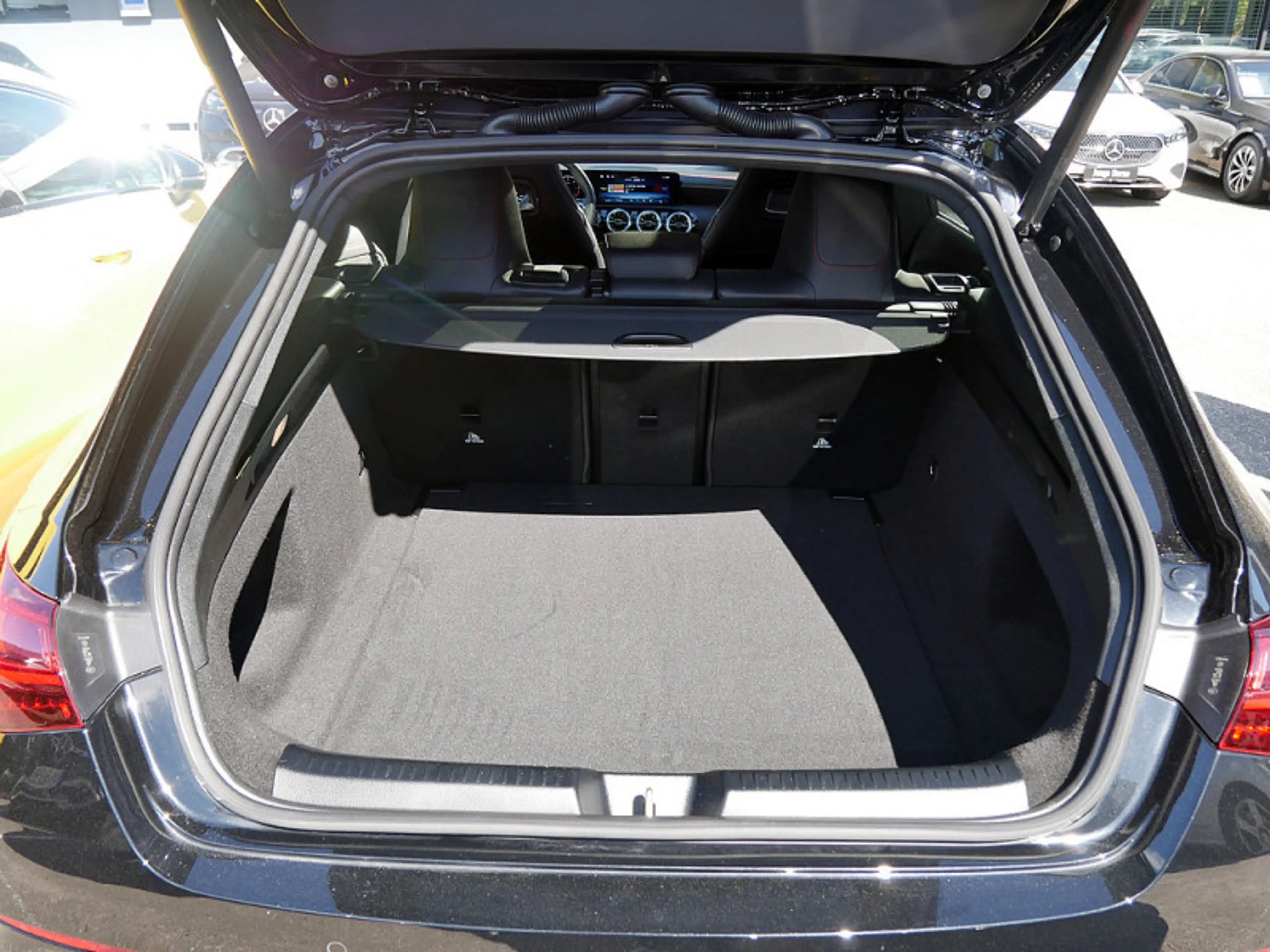 Mercedes-Benz CLA 220 d SB AMG Night Multibeam Pano Standhz360 — photo 14