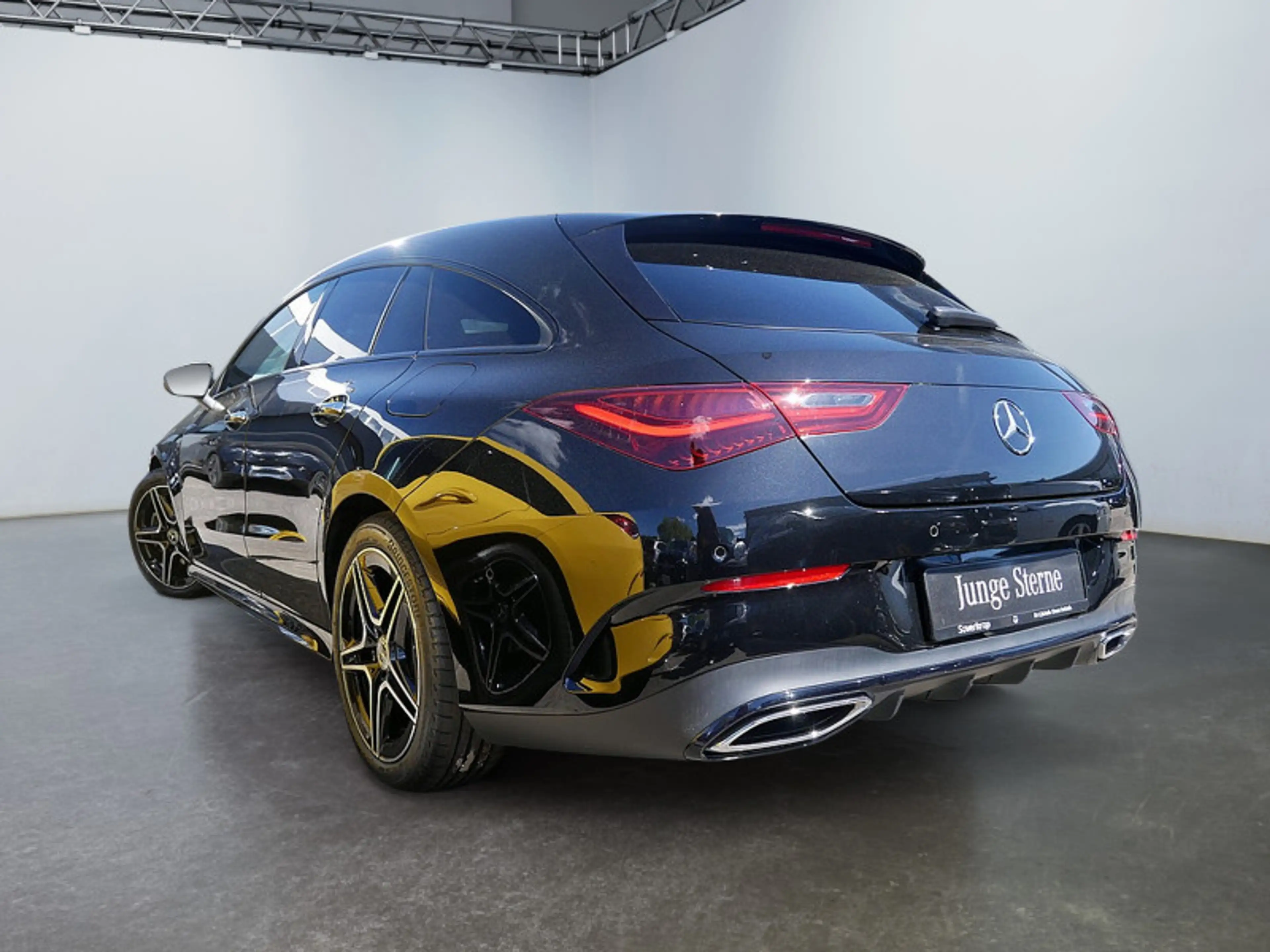 Mercedes-Benz CLA 220 d SB AMG Night Multibeam Pano Standhz360 — photo 4