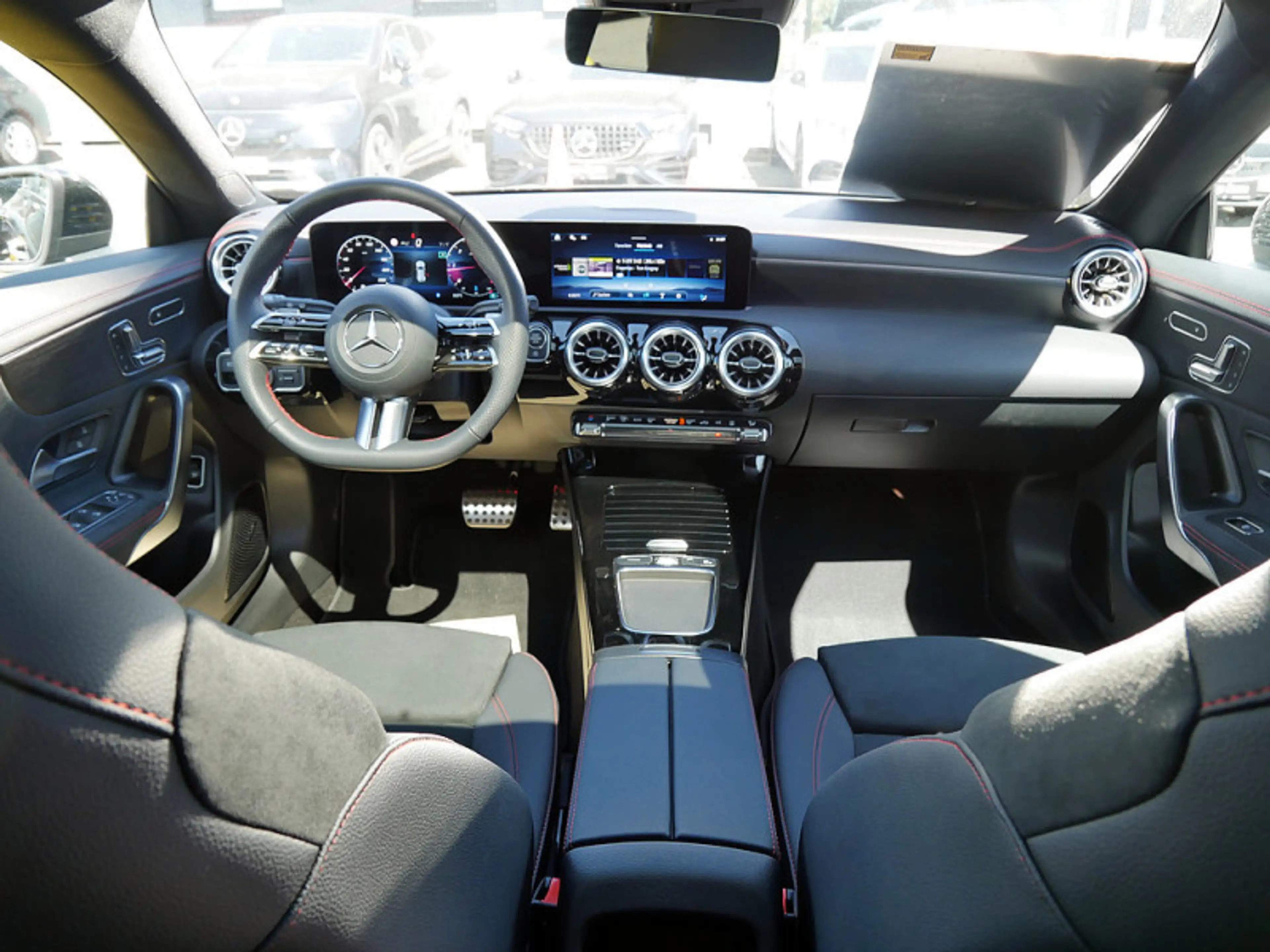 Mercedes-Benz CLA 220 d SB AMG Night Multibeam Pano Standhz360 — photo 10