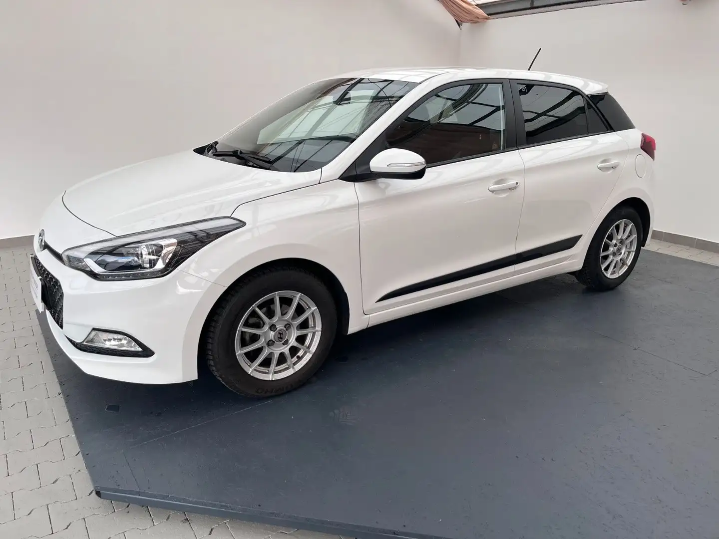 Hyundai i20 1.2 62kW YES! Weiß - 2
