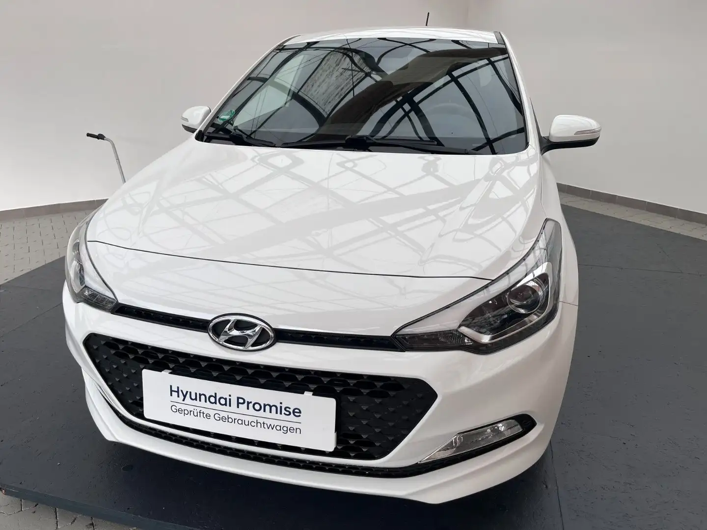 Hyundai i20 1.2 62kW YES! Weiß - 1