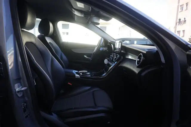 Mercedes-Benz C-Class view 10