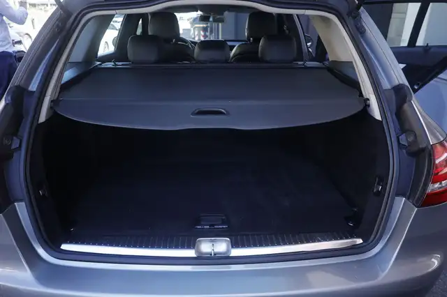 Mercedes-Benz C-Class view 18