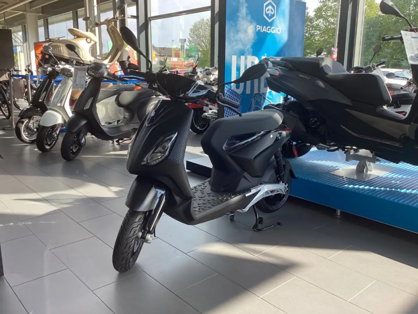 Piaggio Black und Grau  NEU SOFORT VERFÜGBAR ! Schwarz - 1