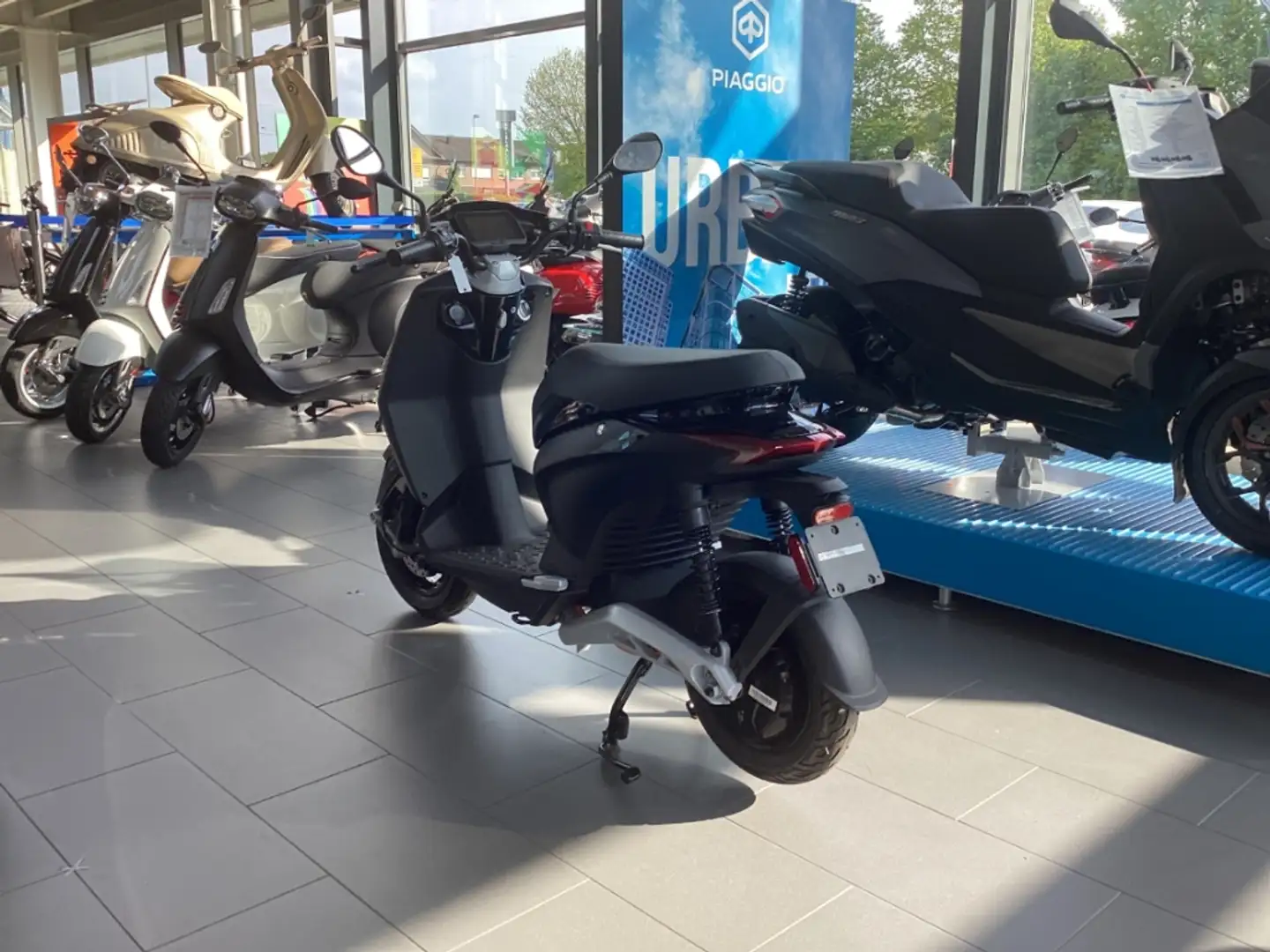 Piaggio Black und Grau  NEU SOFORT VERFÜGBAR ! Schwarz - 2