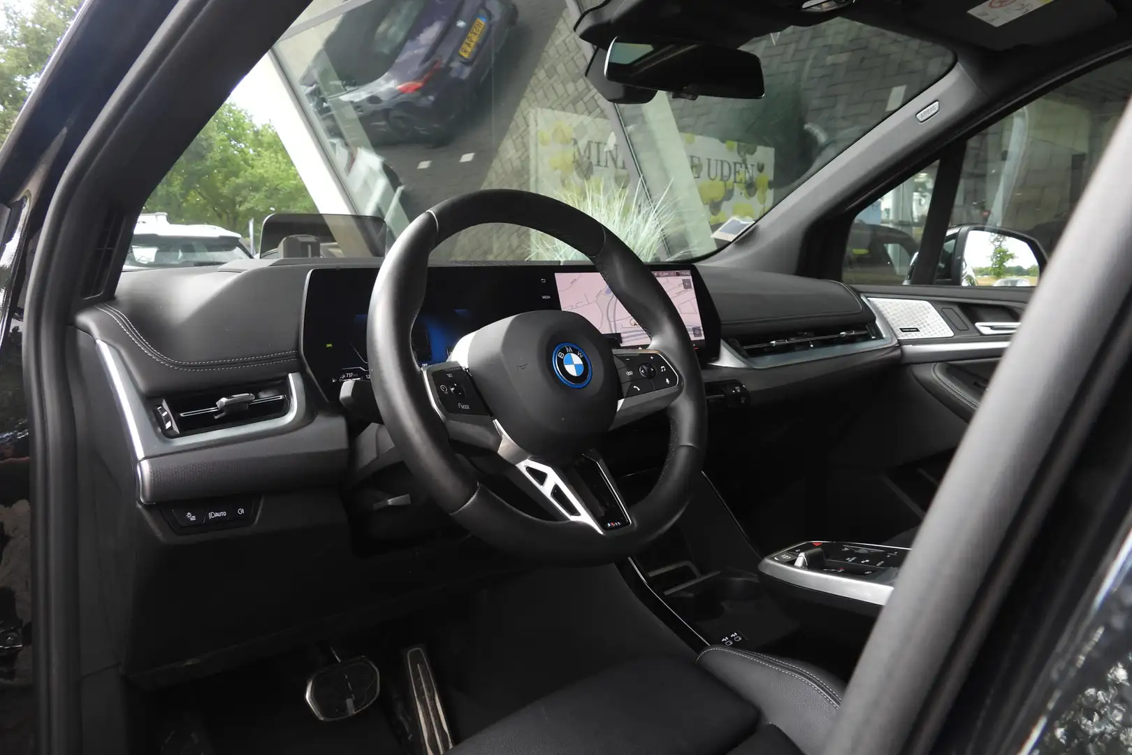 BMW 225 2 Serie Active Tourer 225xe M Sport Automaat / Pan Zwart - 2