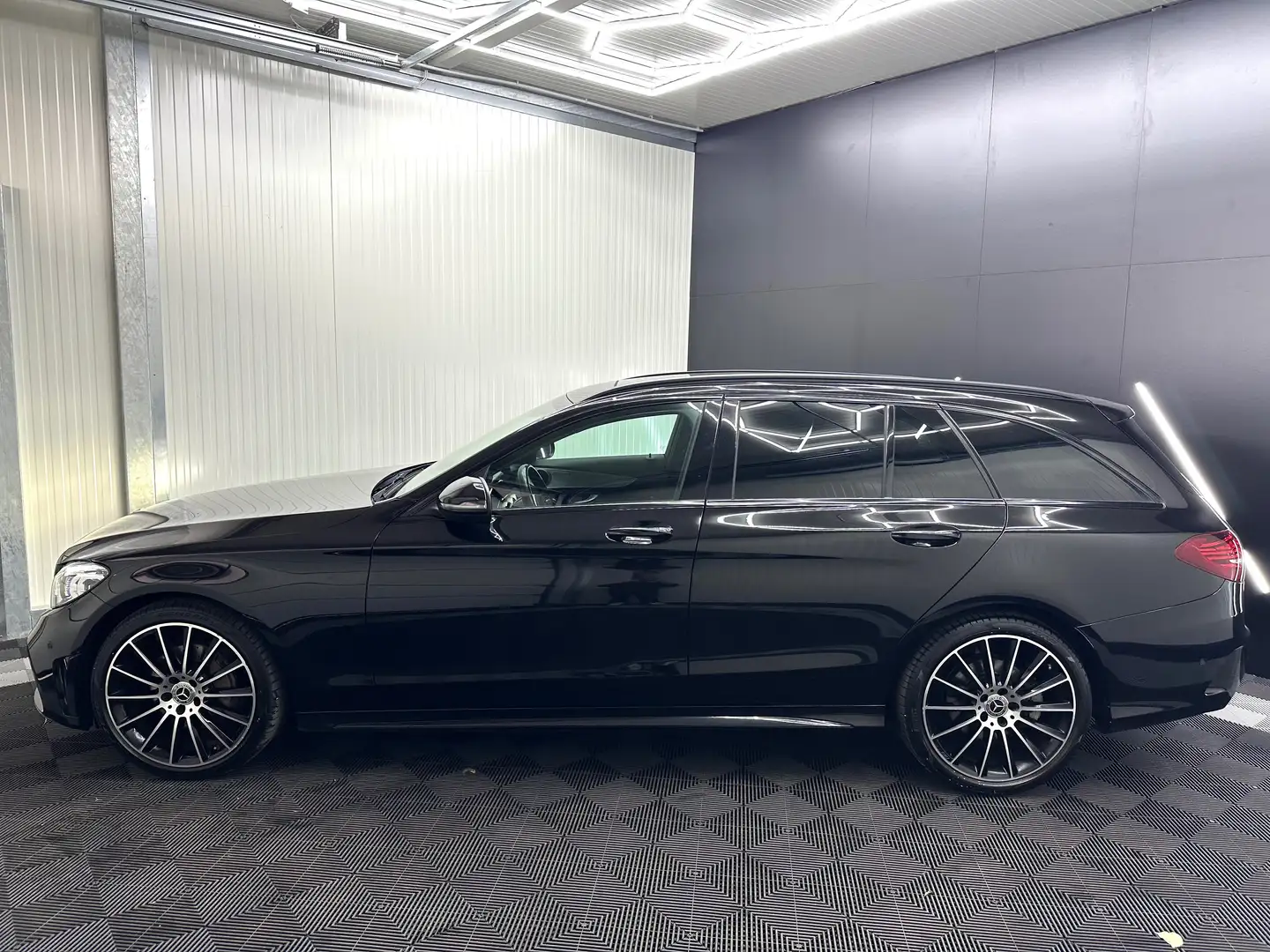 Mercedes-Benz C 220 C 220 d 4Matic (205.215) Schwarz - 2