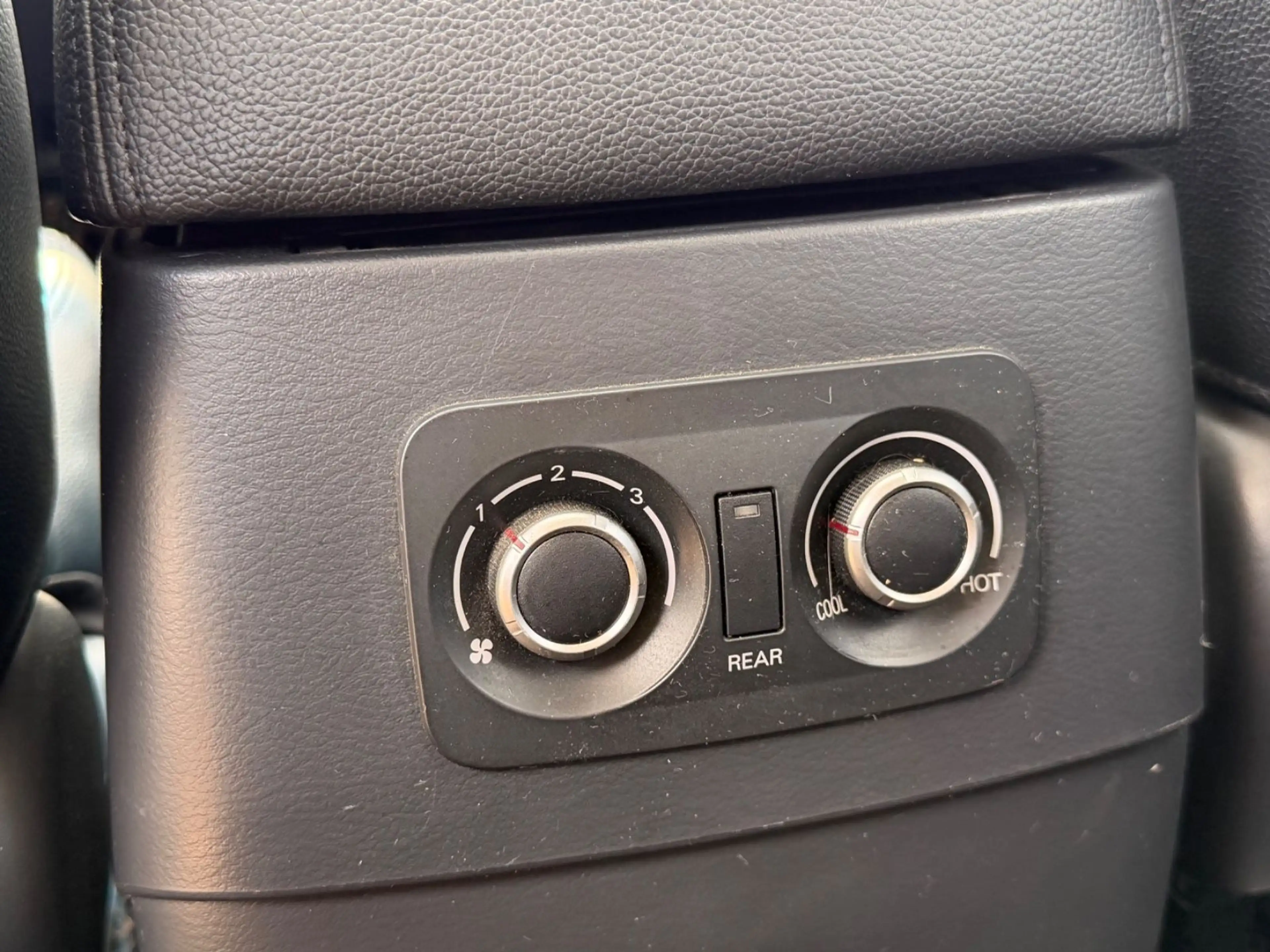 Mitsubishi Pajero 3.2 DI-D Instyle/7xSitzer/Leder/Pano/ — photo 15