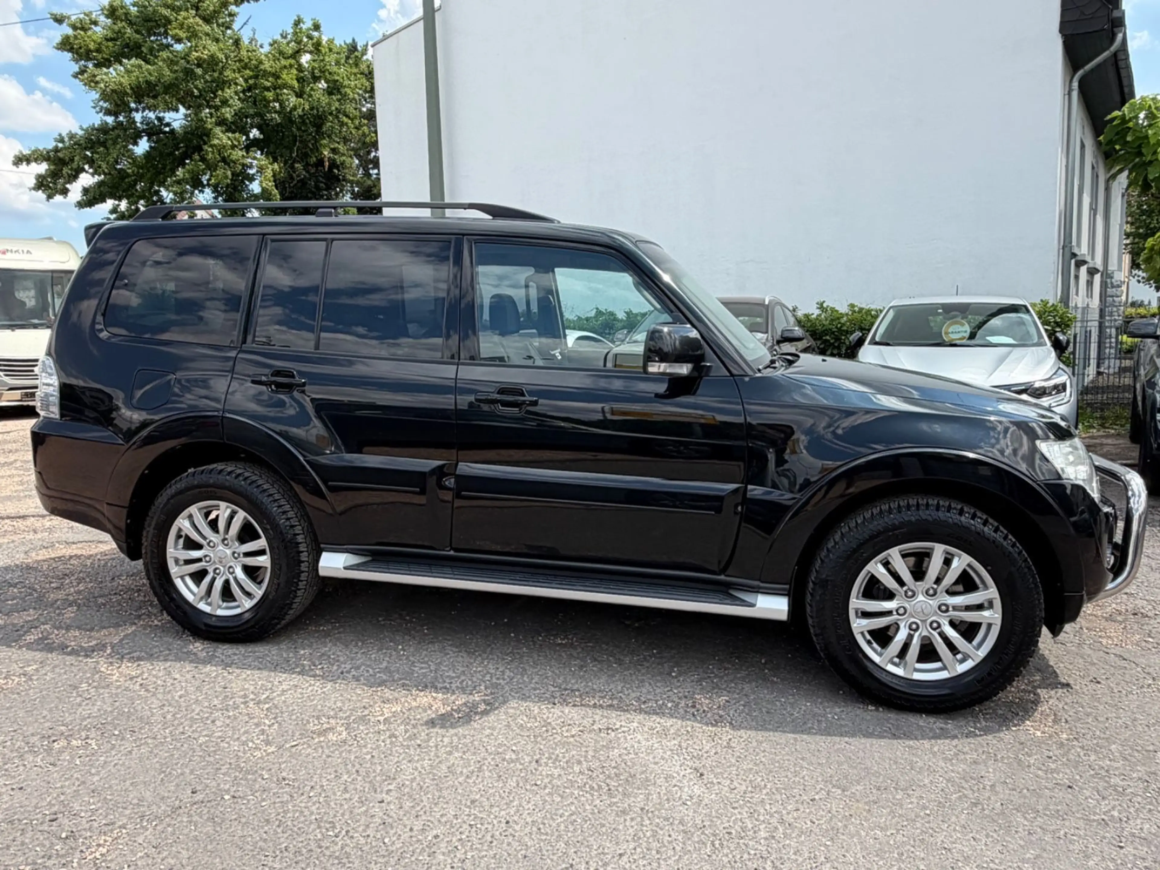 Mitsubishi Pajero 3.2 DI-D Instyle/7xSitzer/Leder/Pano/ — photo 7