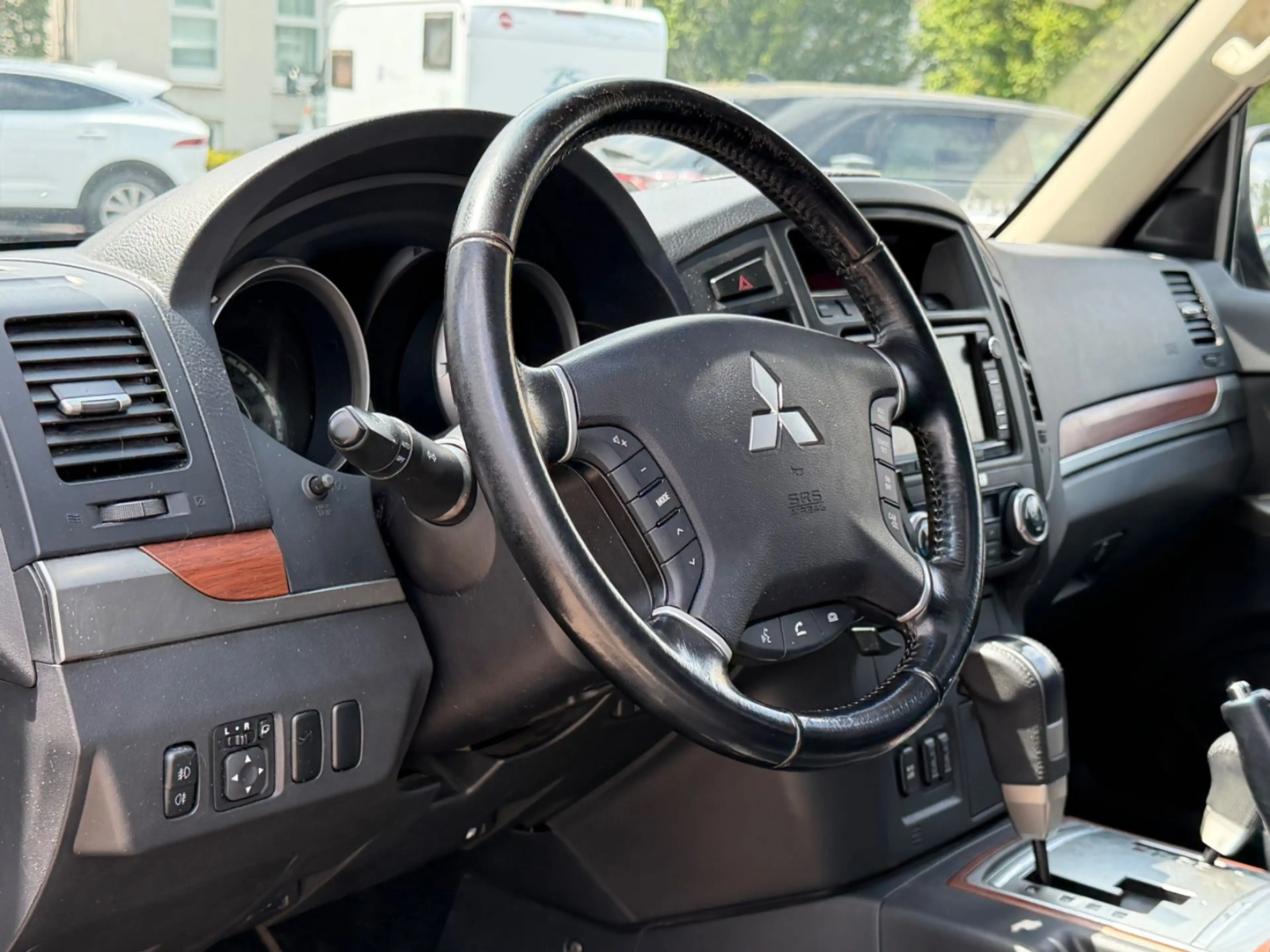 Mitsubishi Pajero 3.2 DI-D Instyle/7xSitzer/Leder/Pano/ — photo 12