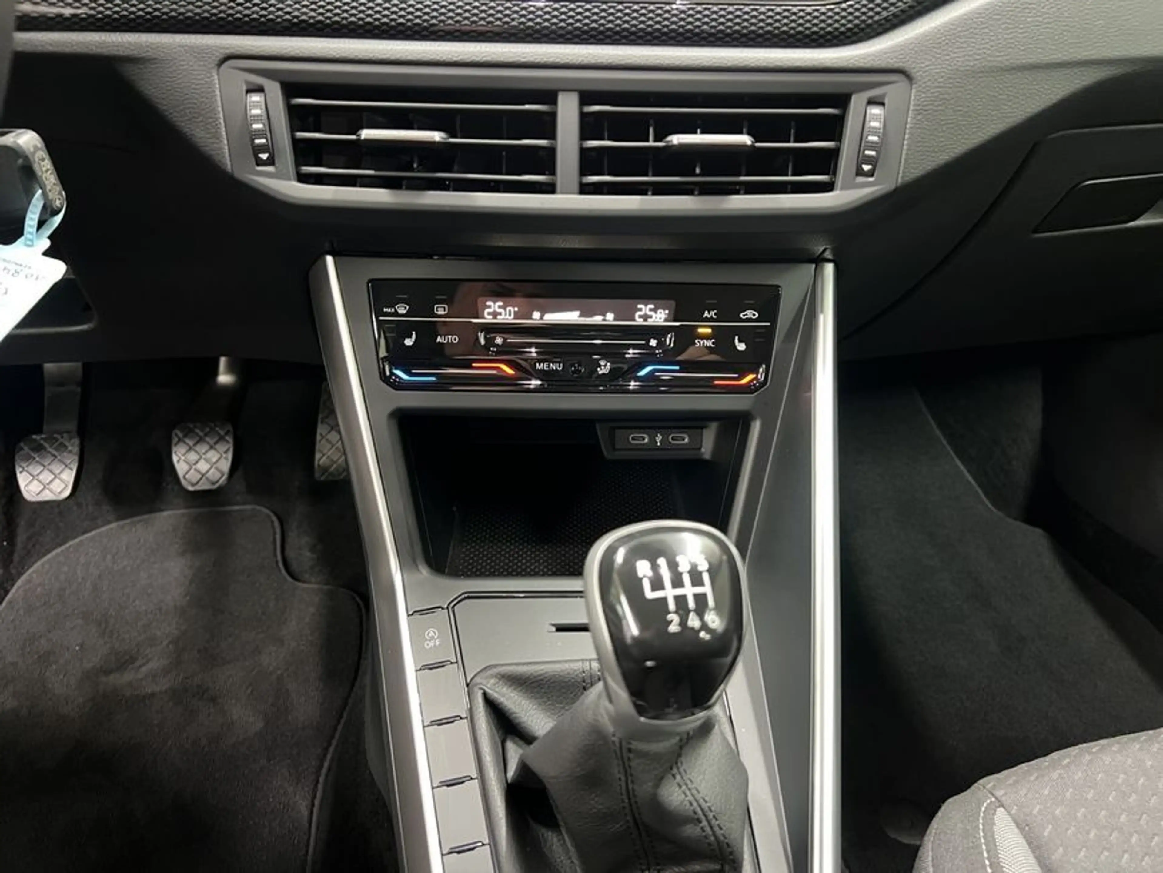 Volkswagen Taigo 1.0 TSI OPF AHK — photo 14