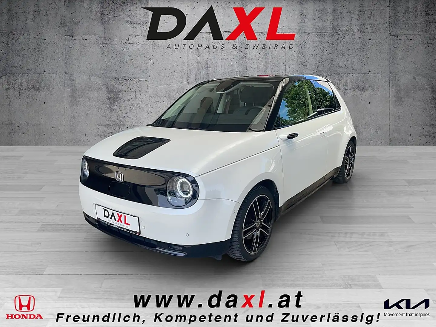 Honda e Advanc 17" *Panoramadach* Alb - 1