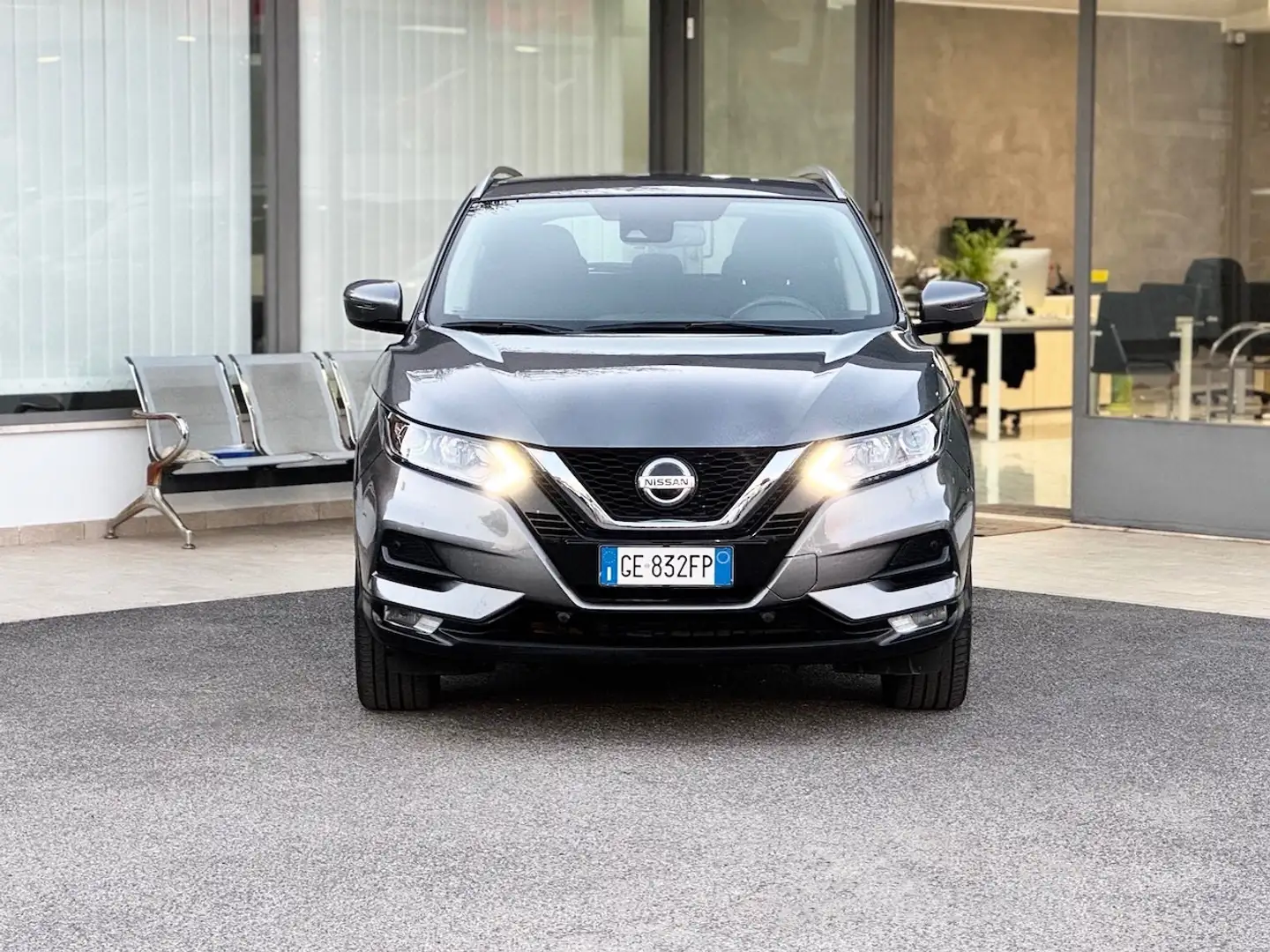 Nissan Qashqai 1.3 Benzina 140CV E6 - 2021 Gris - 2