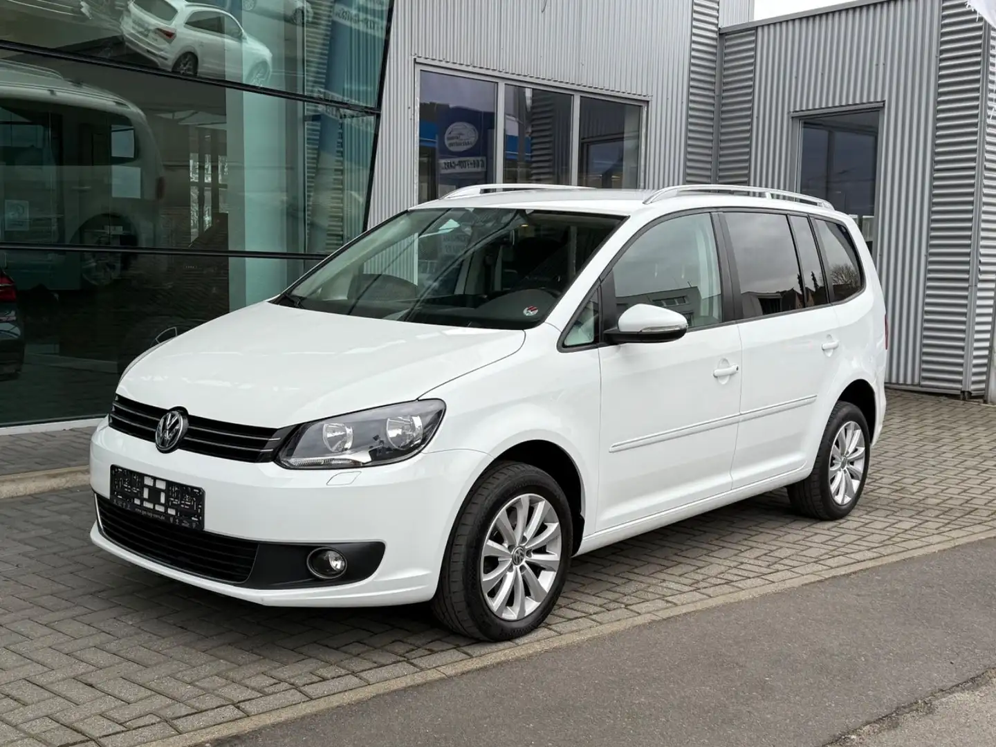 Volkswagen Touran Highline 2.0 TDI DSG PDC Navi Tempo AHK Weiß - 1