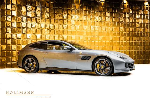 Ferrari GTC4 Lusso Ferrari GTC4Lusso + CARBON + JBL + LIFT + PANO