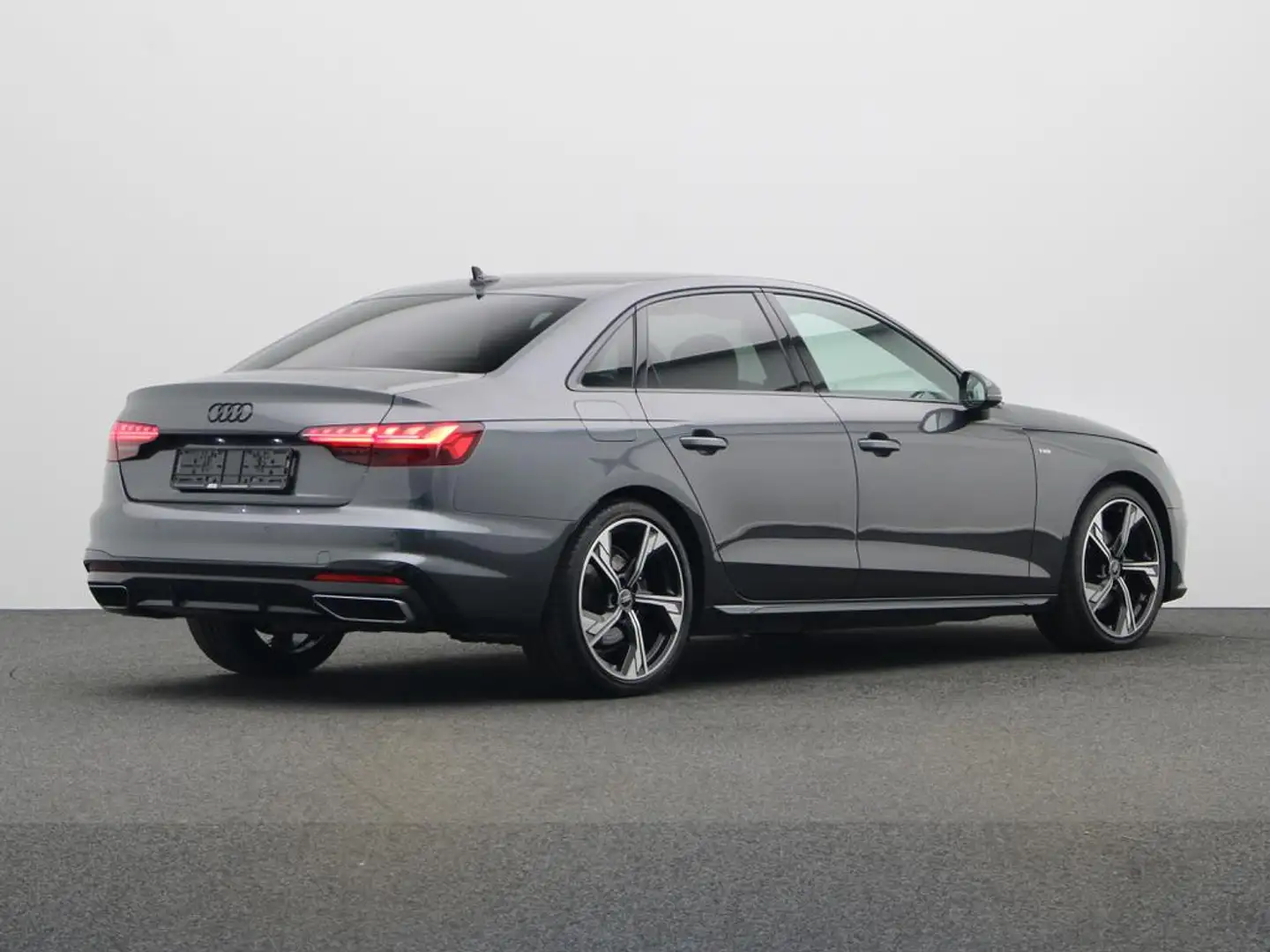 Audi A4 S LINE 35 TFSI 150 PK S-TRONIC AUTOMAAT Gris - 2